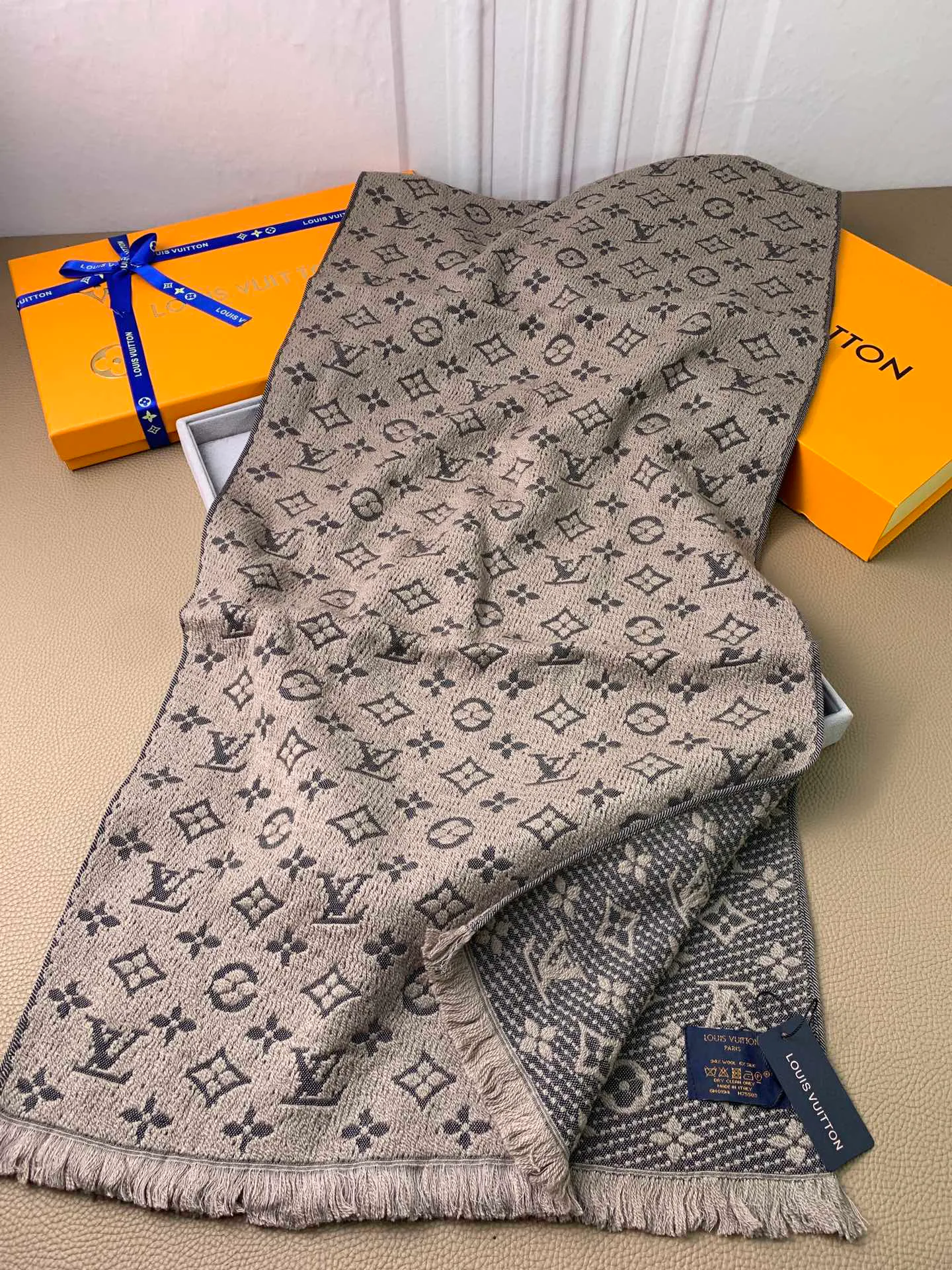 Шарфы Louis Vuitton 18525766