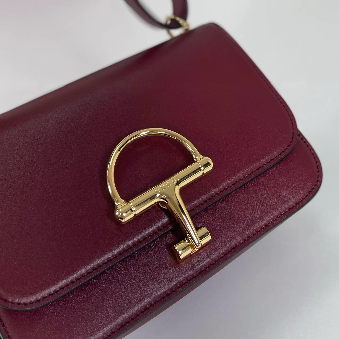 Классические Сумки Женские Gucci 12795289
