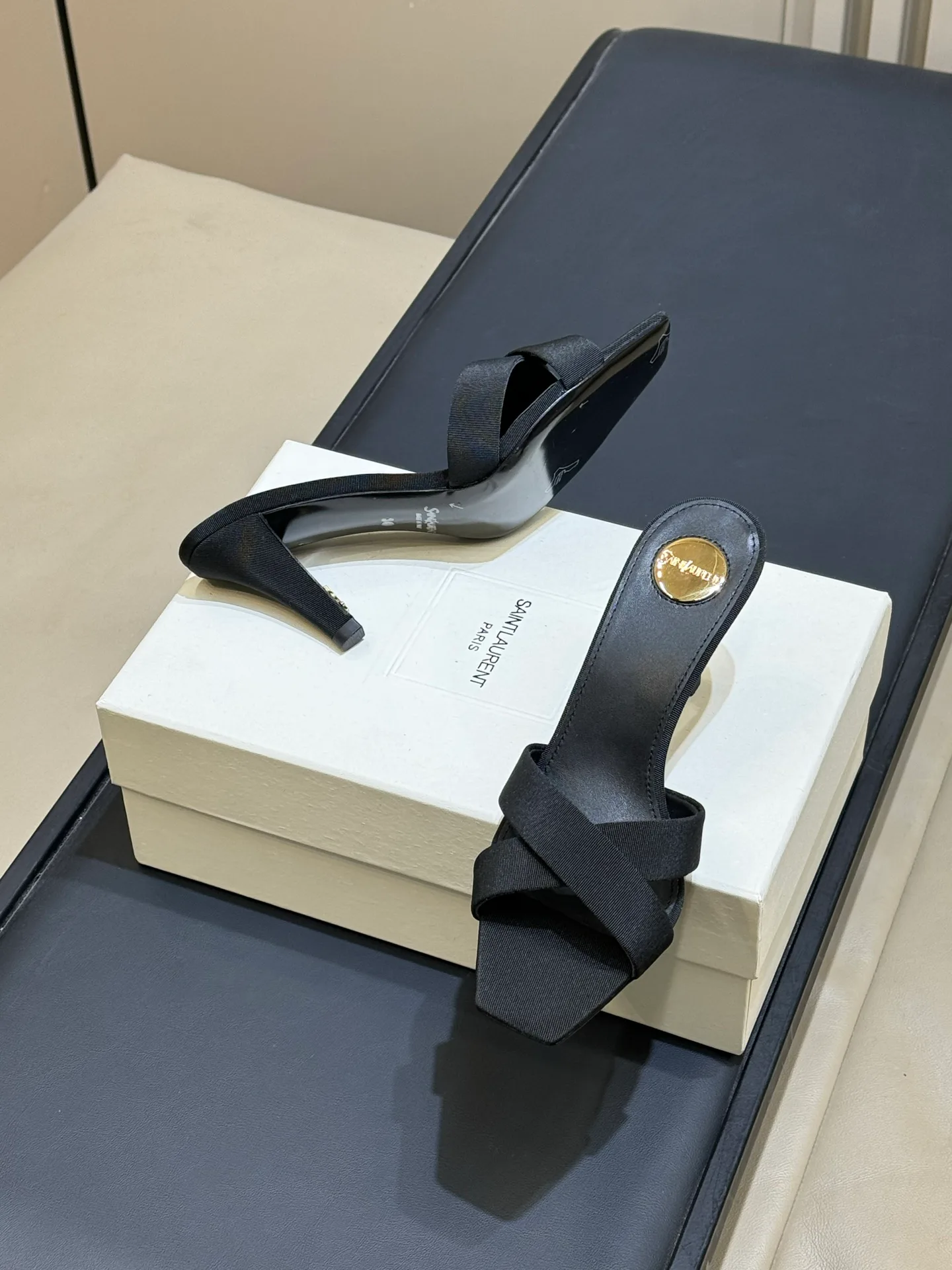 Босоножки Женские Saint Laurent 3891373