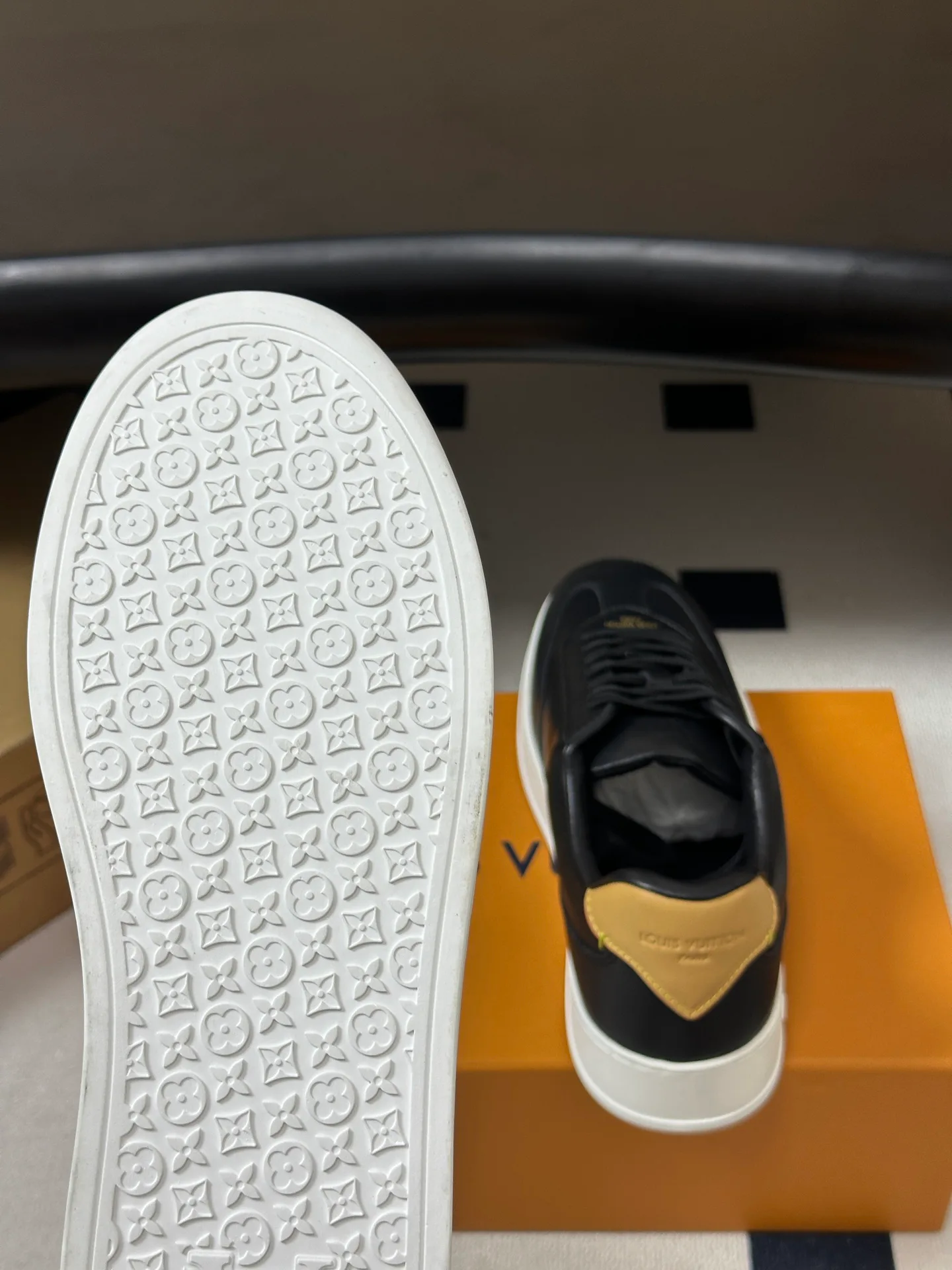 Кроссовки Мужские Louis Vuitton 18340906
