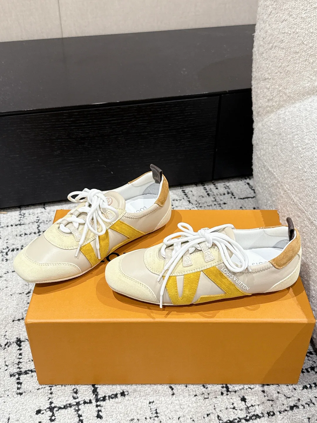 Кроссовки Женские Louis Vuitton 18409754
