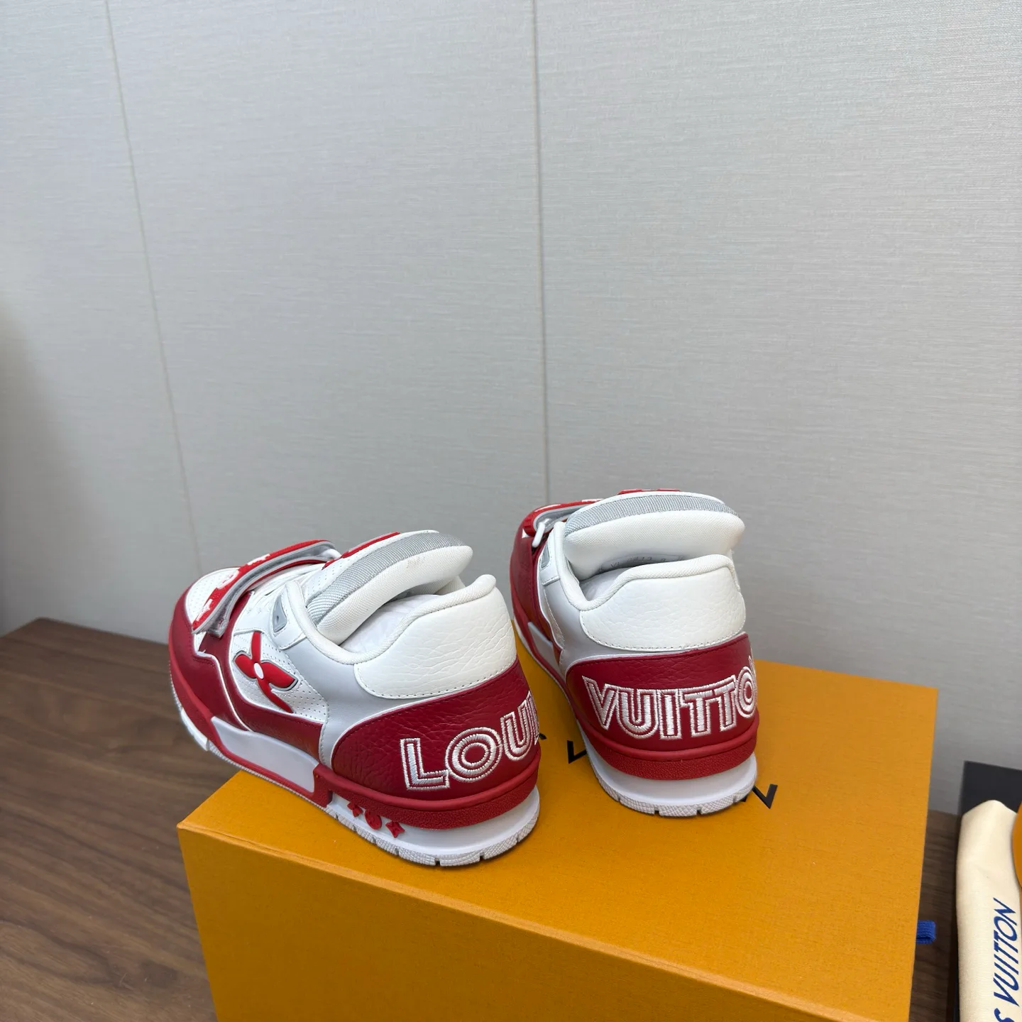 Кроссовки Женские Louis Vuitton 4318165