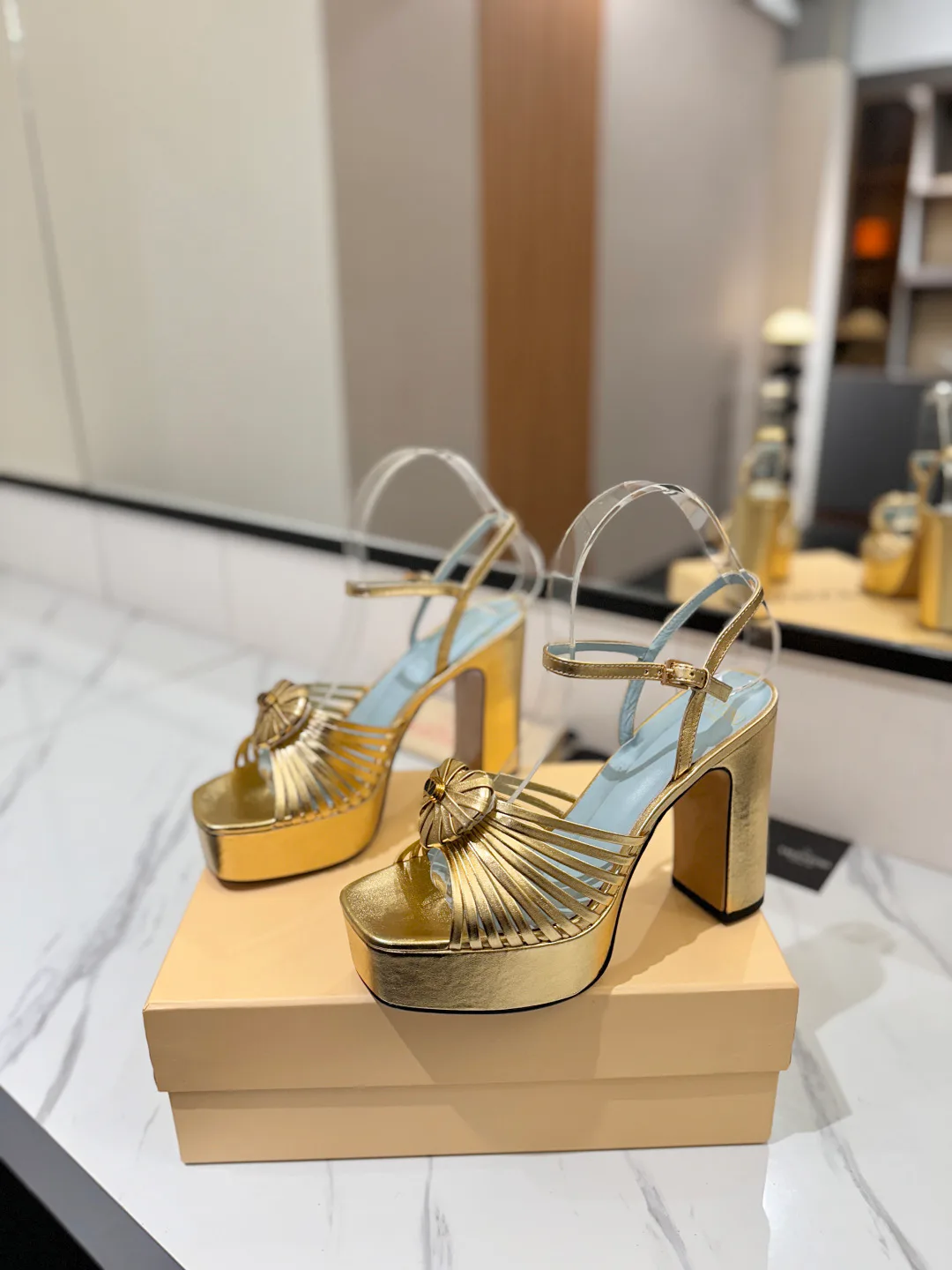 Босоножки Женские Valentino 10026783