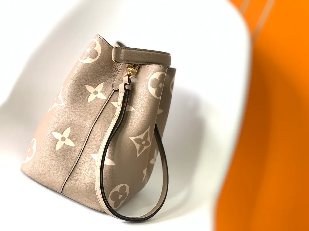Классические Сумки Женские Louis Vuitton 17806369