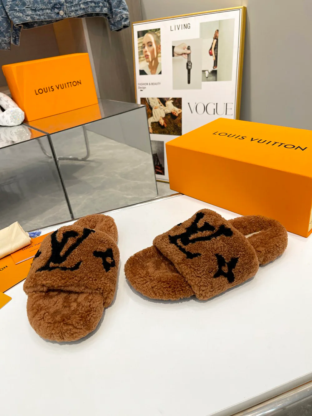 Тапочки Женские Louis Vuitton 18366830