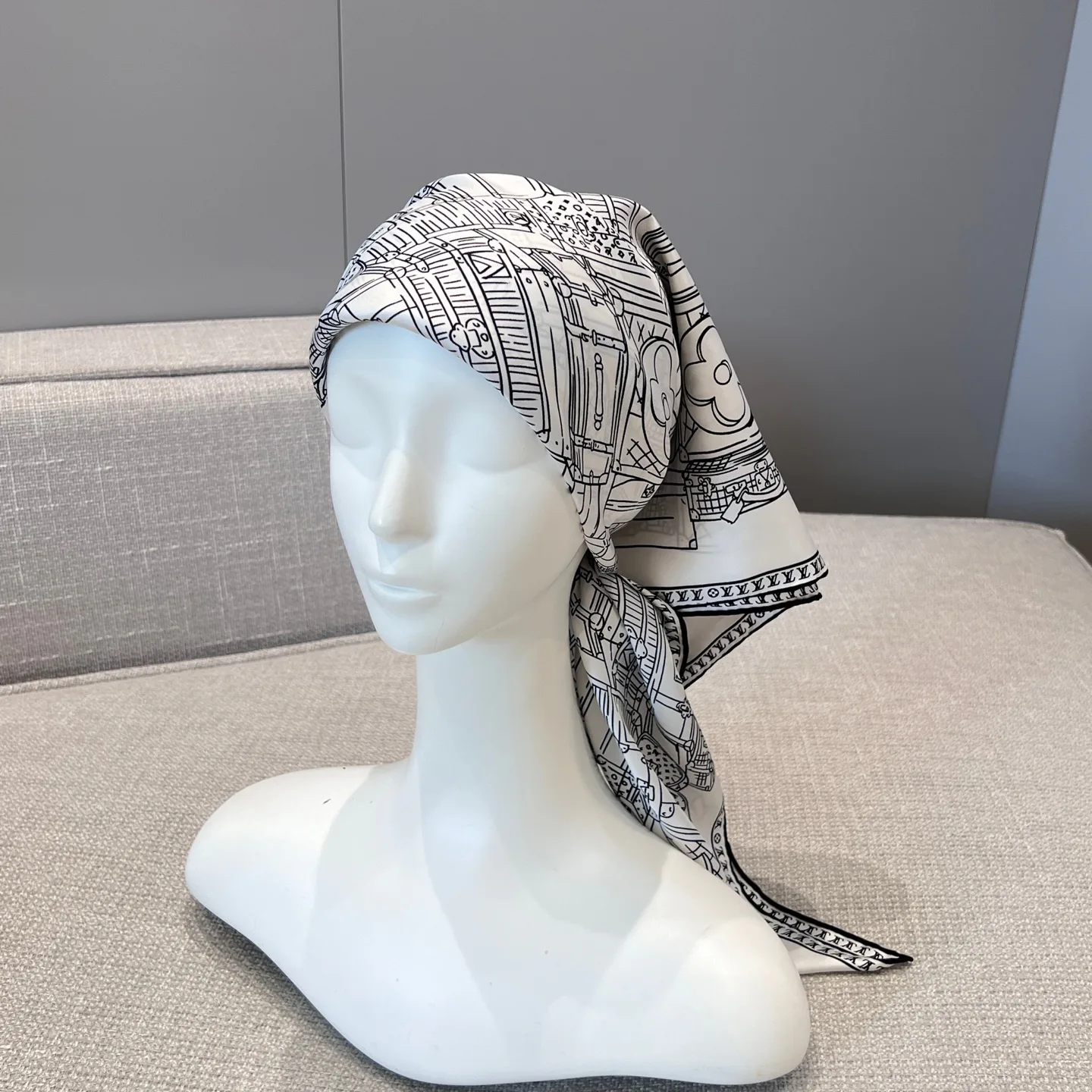 Платки Louis Vuitton 11445530