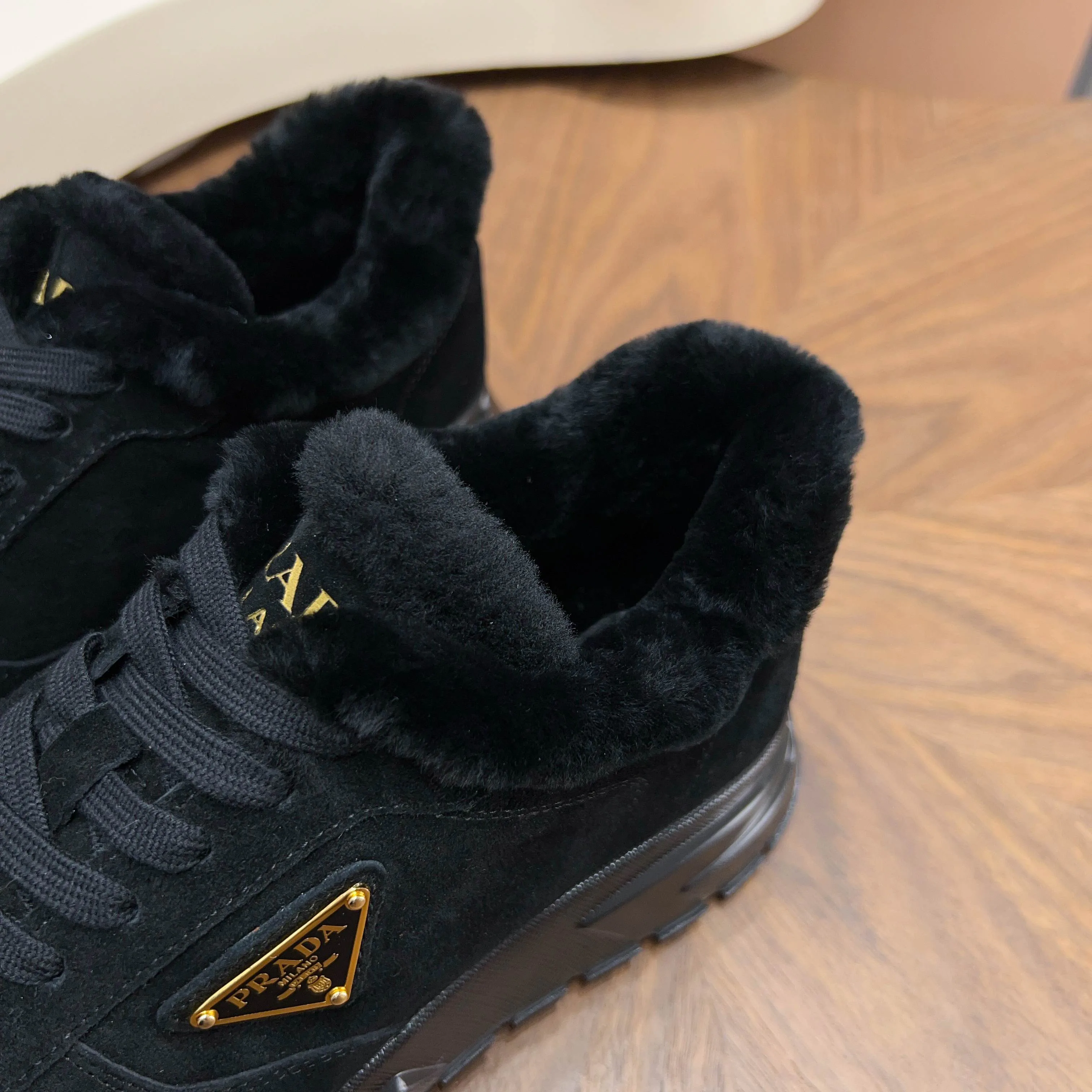 Кроссовки Женские Prada 554571