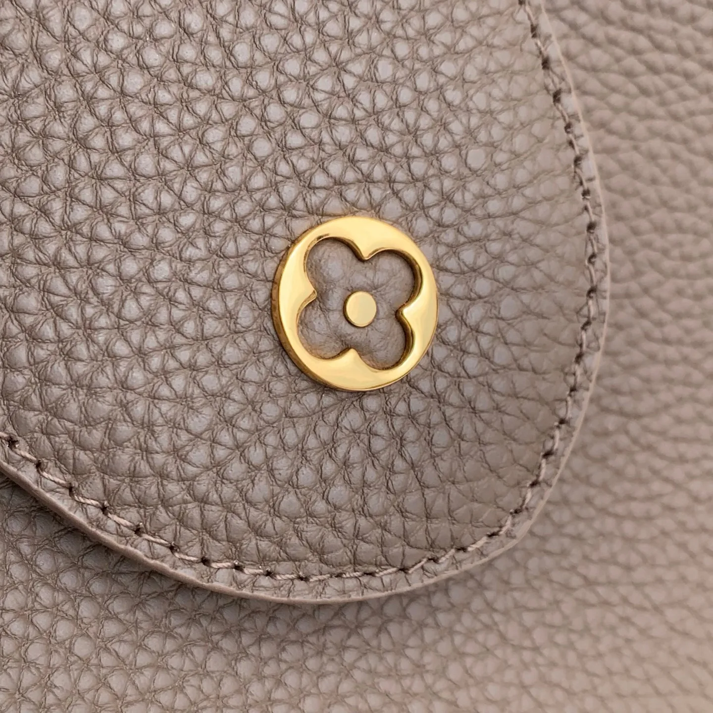 Классические Сумки Женские Louis Vuitton 18147533