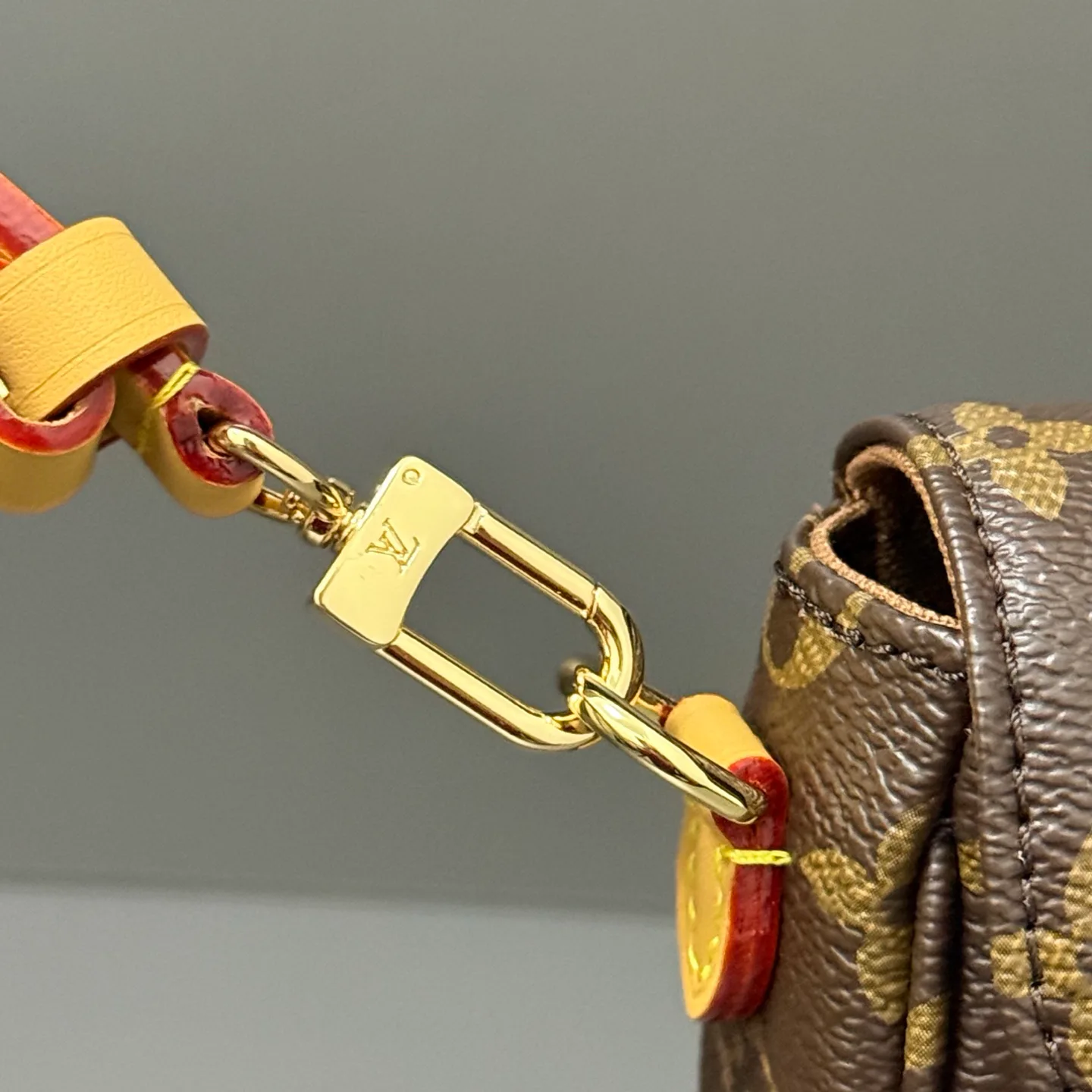 Классические Сумки Женские Louis Vuitton 18153138