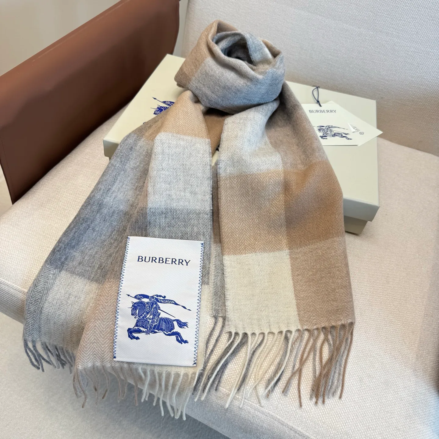Шарфы Burberry 10627782