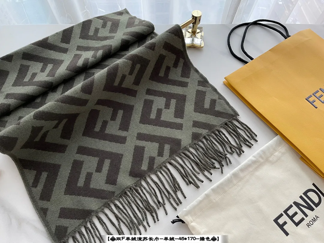 Шарфы Fendi 18287229