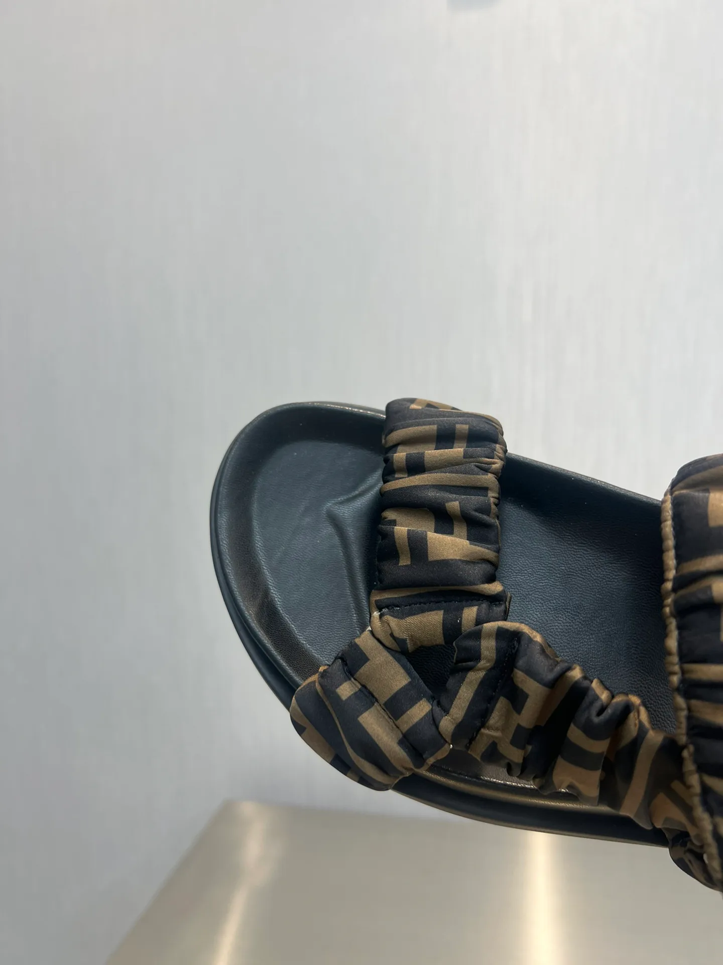 Сандалии Женские Fendi 22517