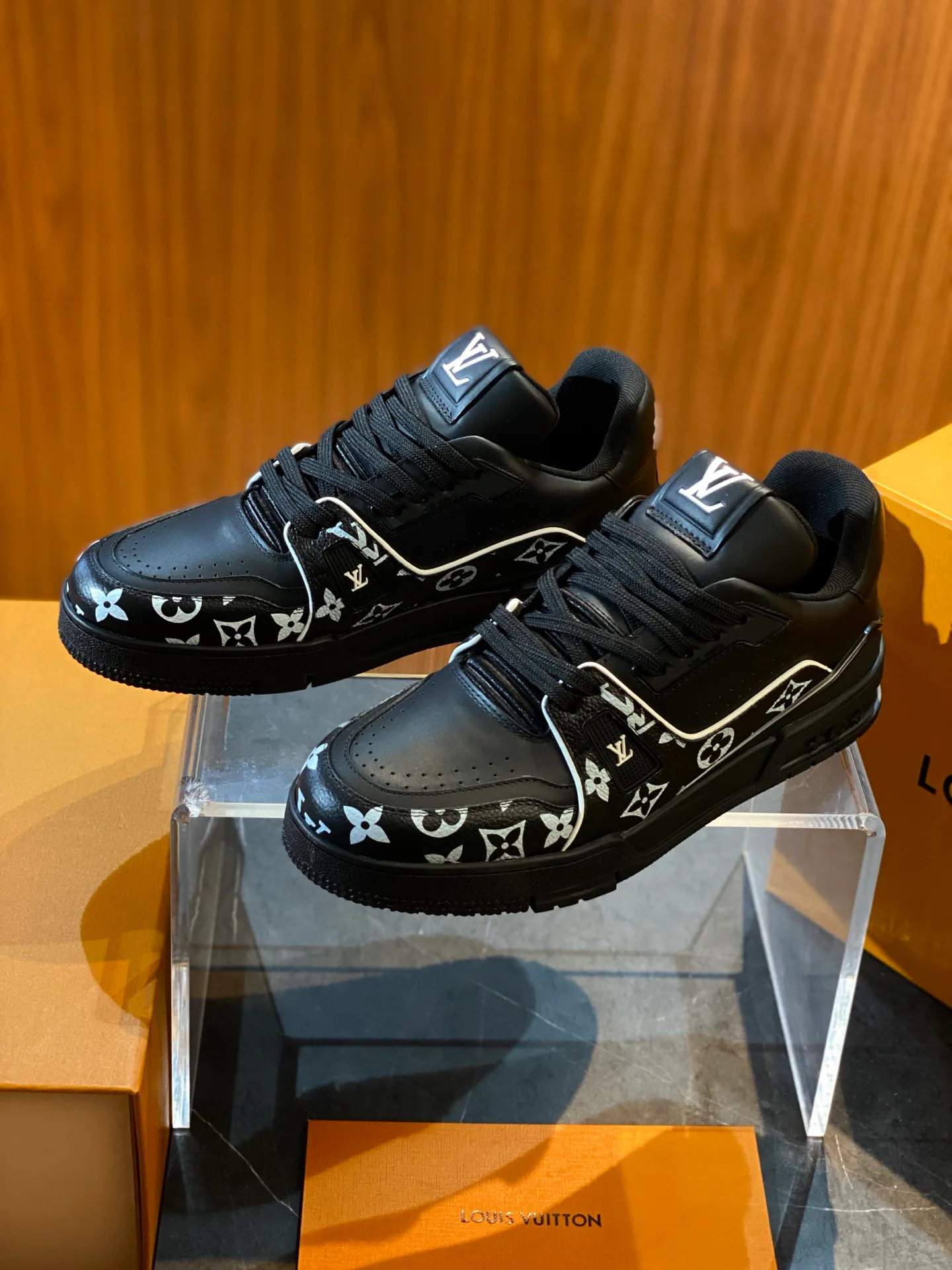 Кроссовки Женские Louis Vuitton 1276799