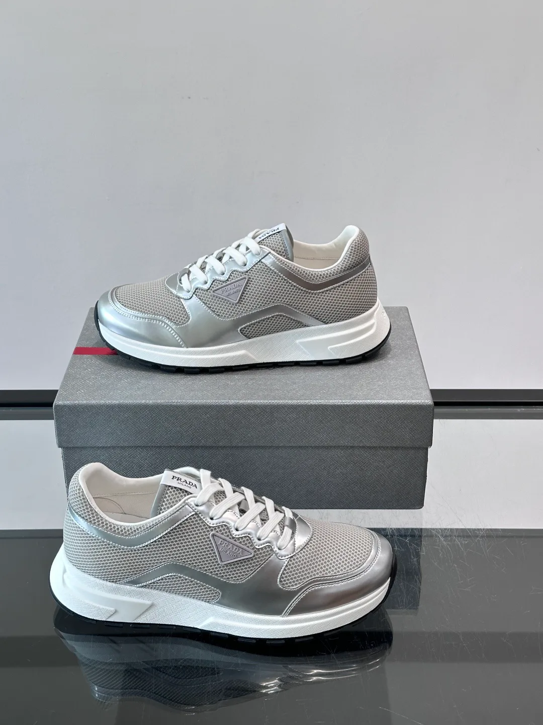 Кроссовки Женские Prada 17349410