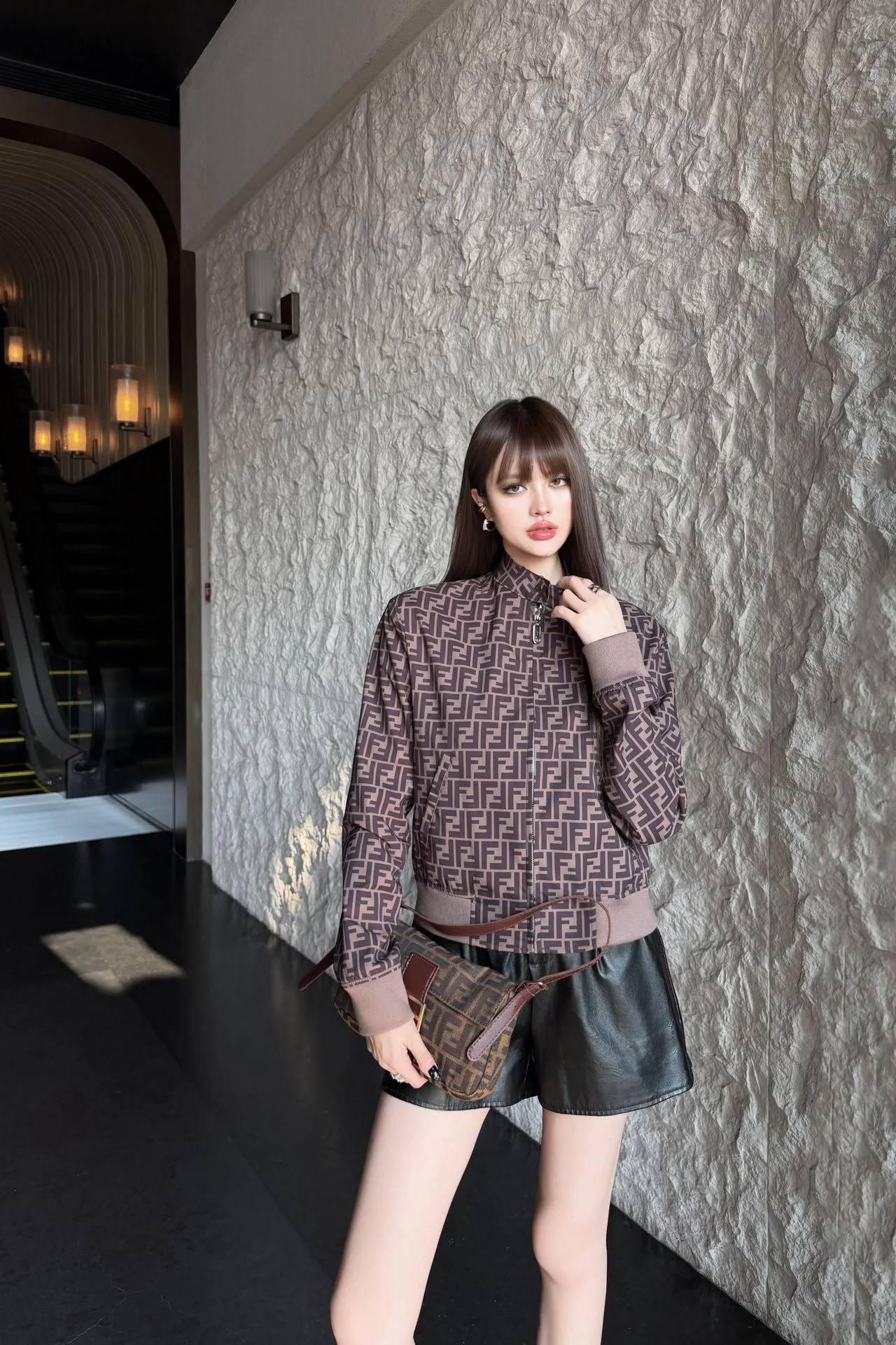 Куртки И Пуховики Женские Fendi 18348247