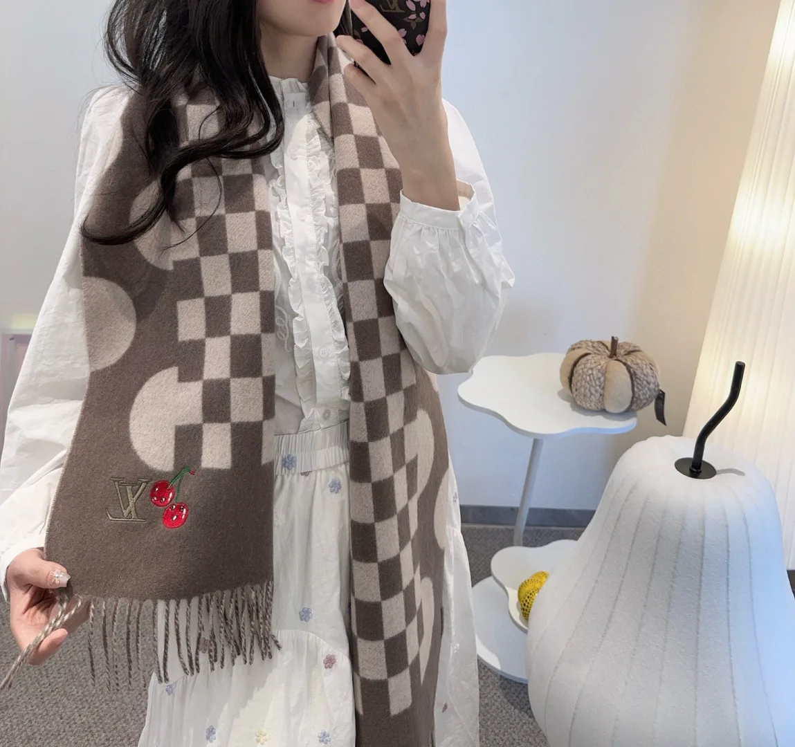 Шарфы Louis Vuitton 920482