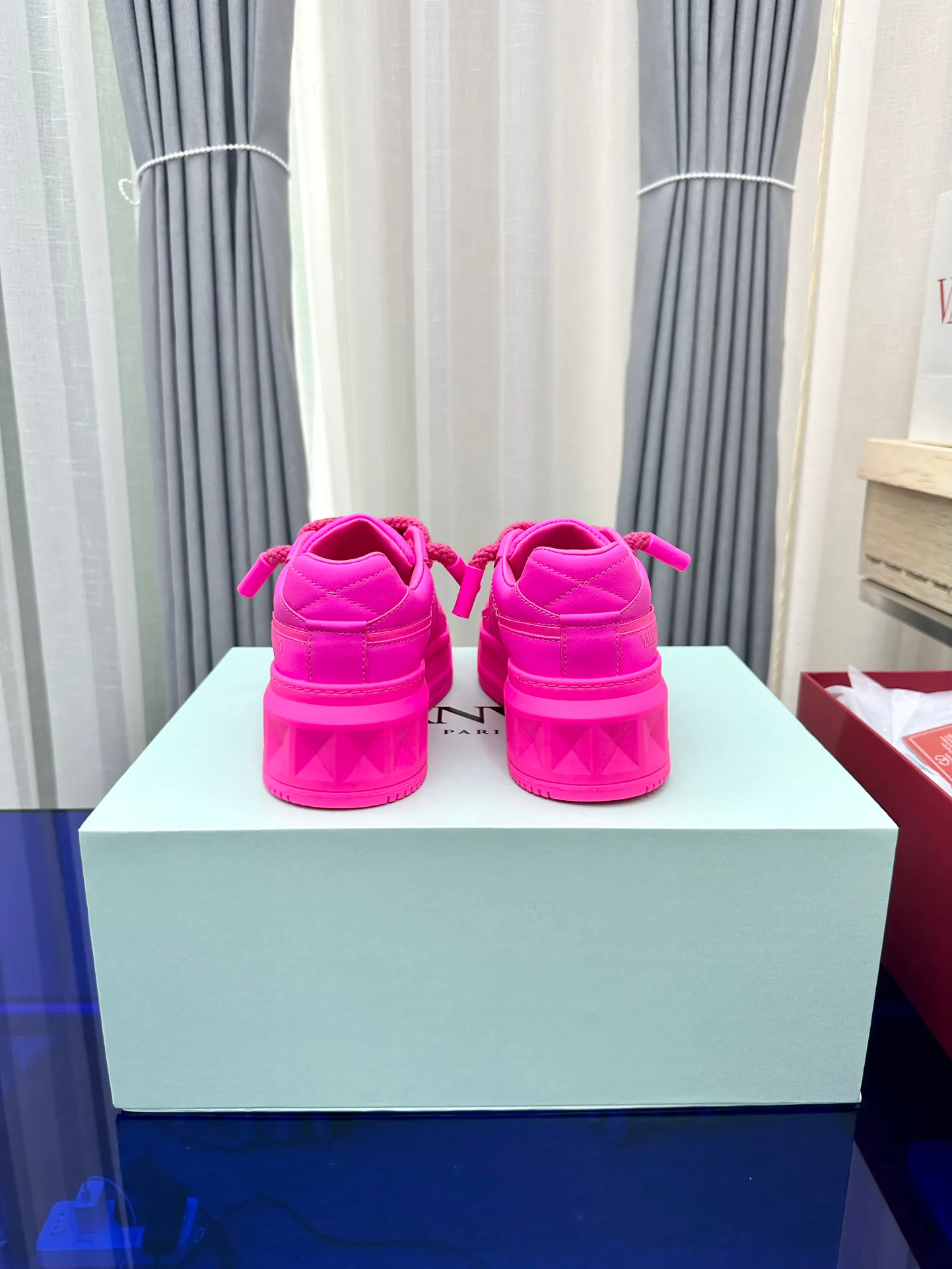 Кроссовки Женские Valentino 17948609