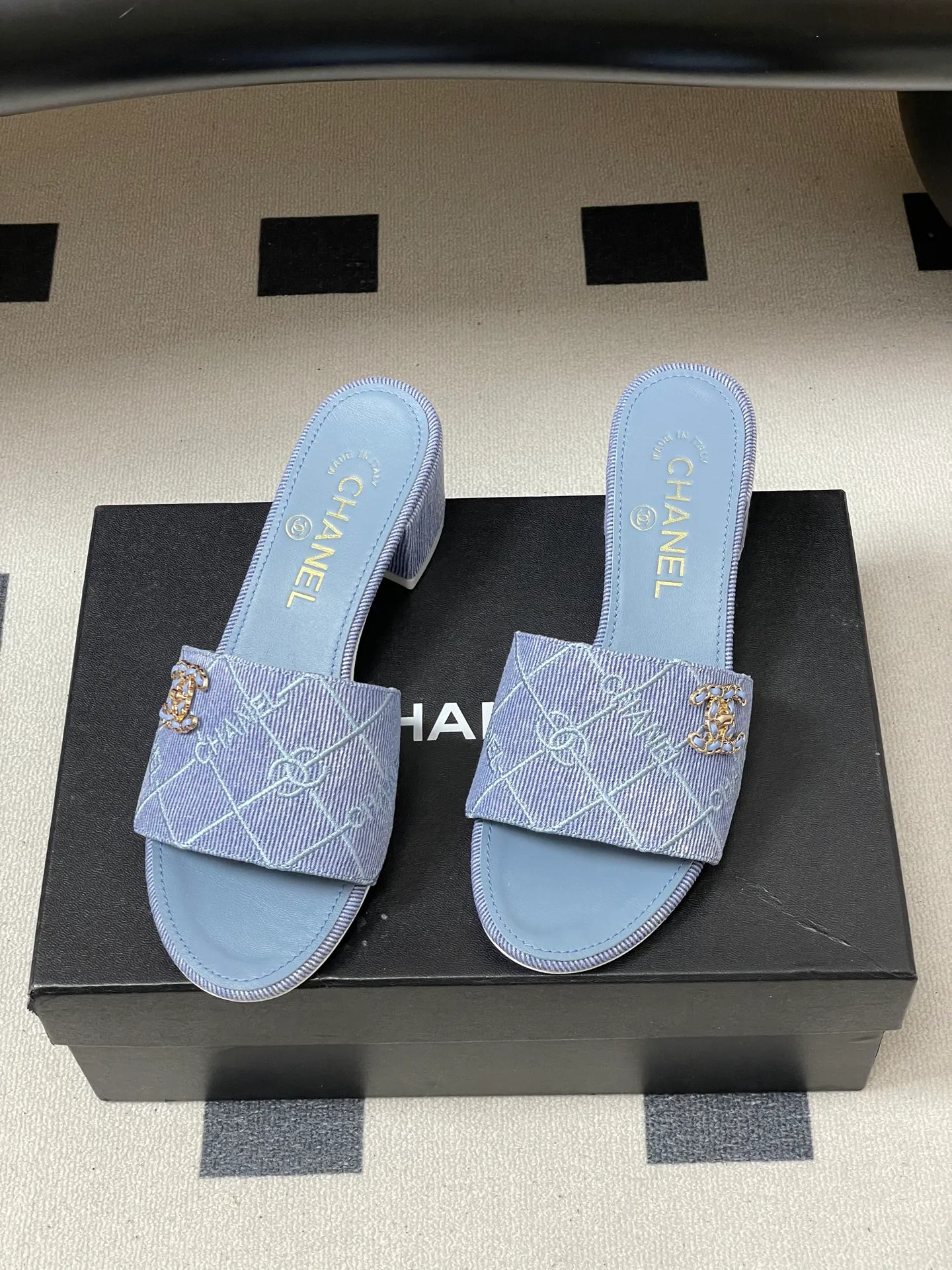 Шлепанцы Женские Chanel 10993815