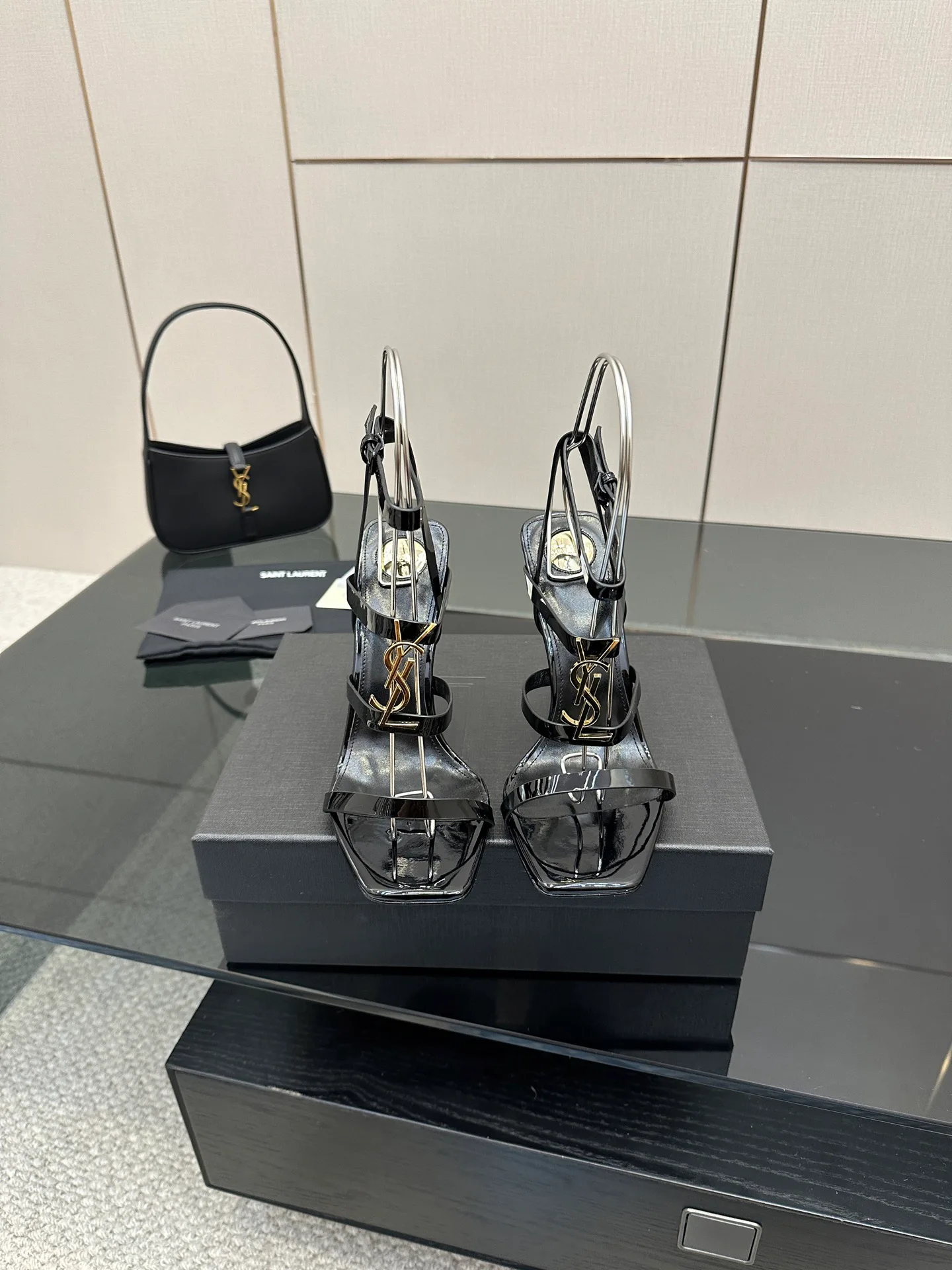 Босоножки Женские Saint Laurent 13164403