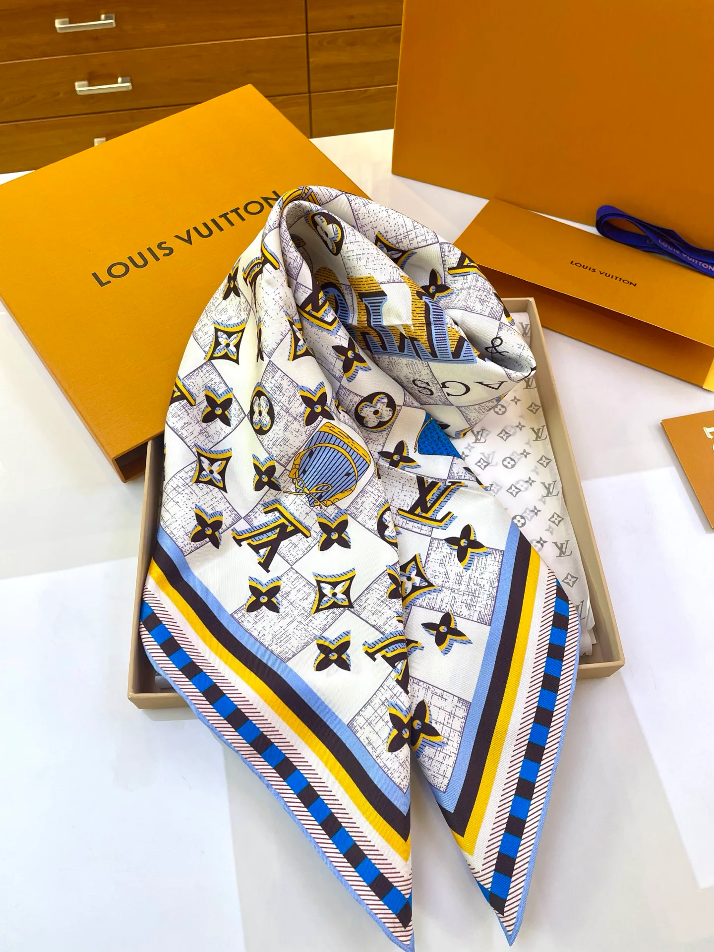 Платки Louis Vuitton 1981410