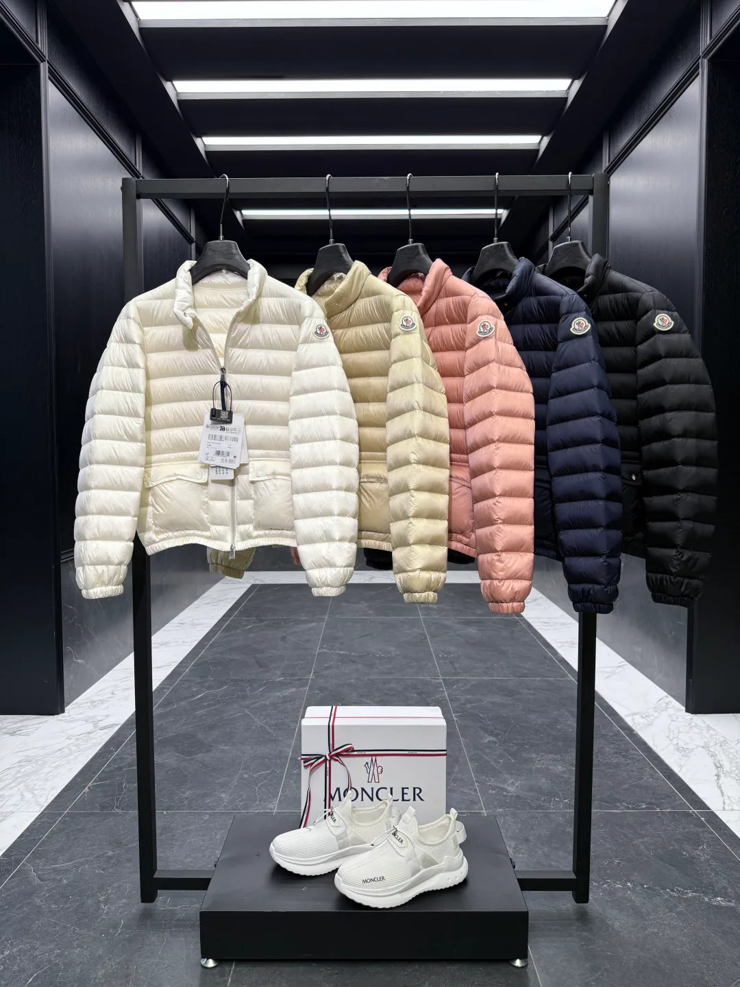 Куртки И Пуховики Женские Moncler 19859638