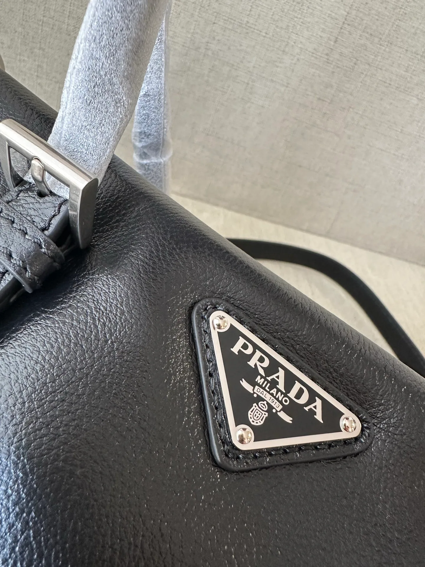 Классические Сумки Женские Prada 13306192