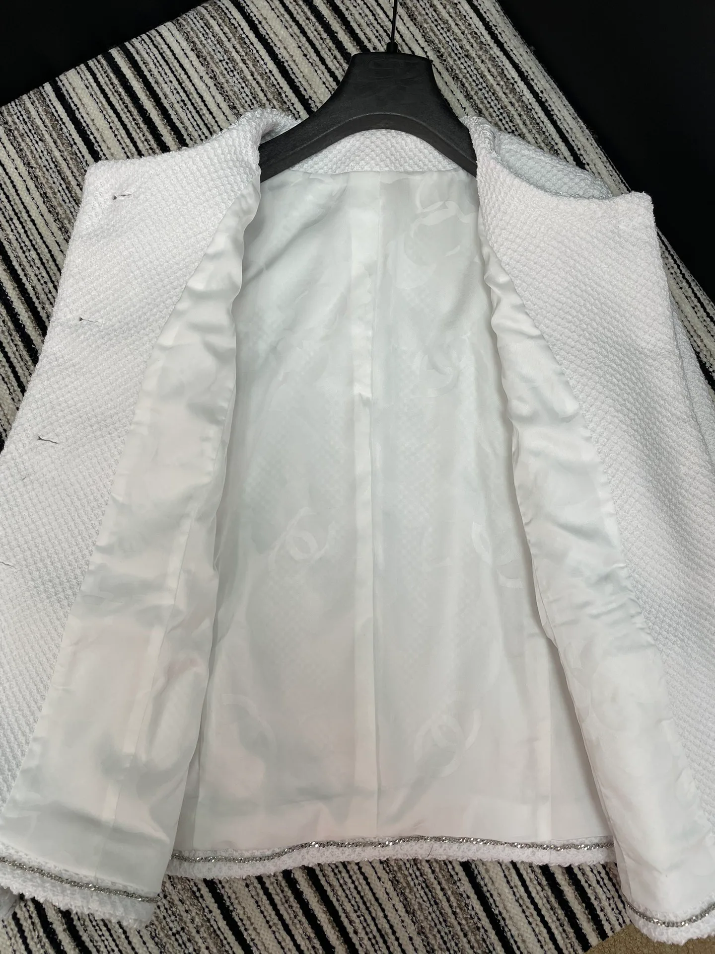 Куртки И Пуховики Женские Chanel 1023960