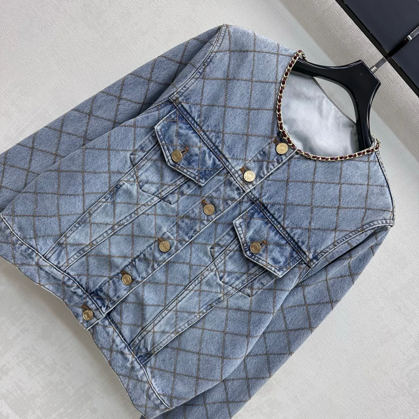 Куртки И Пуховики Женские Chanel 17612748