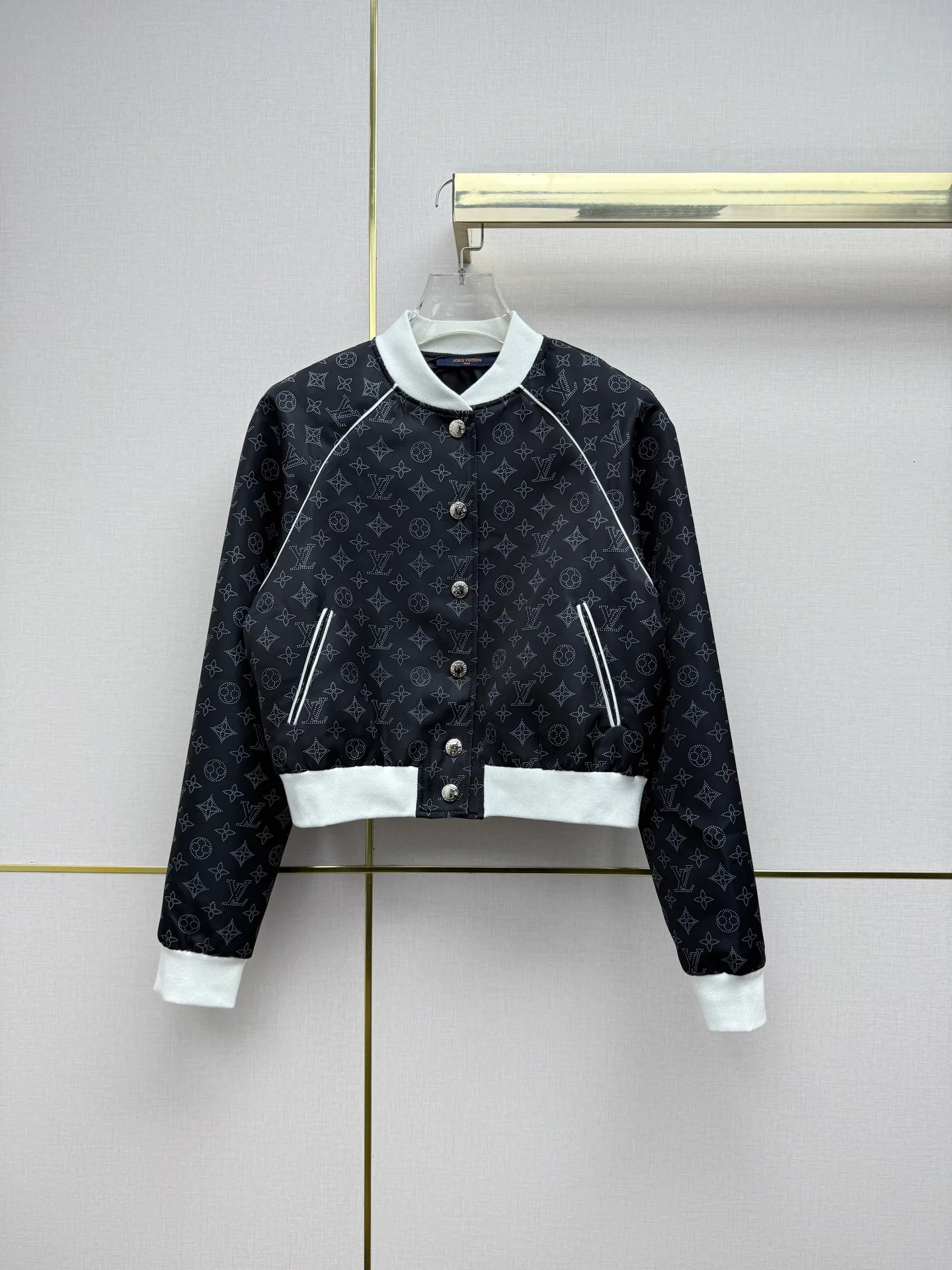 Куртки И Пуховики Женские Louis Vuitton 18348136