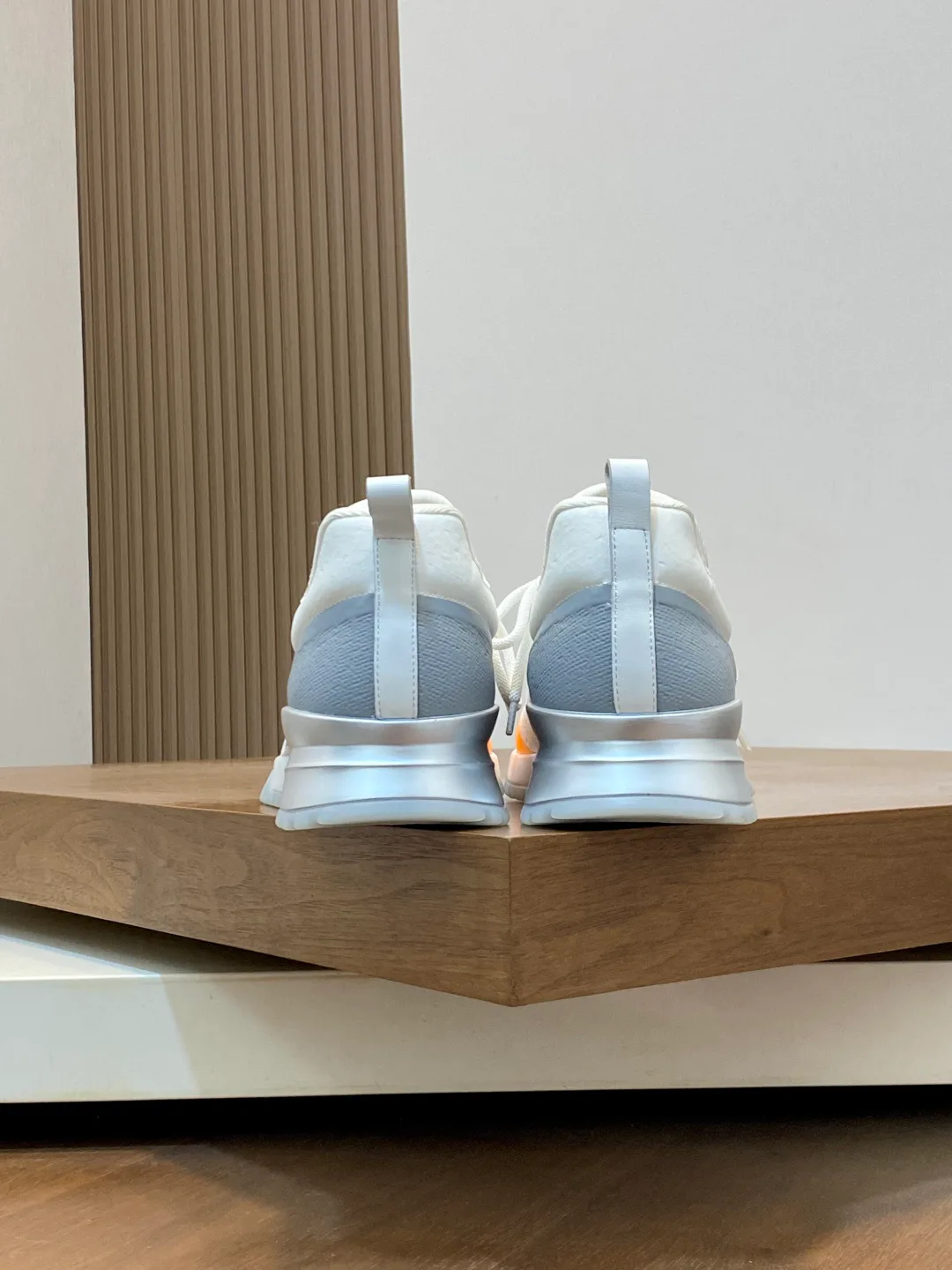 Кроссовки Мужские Louis Vuitton 18078943