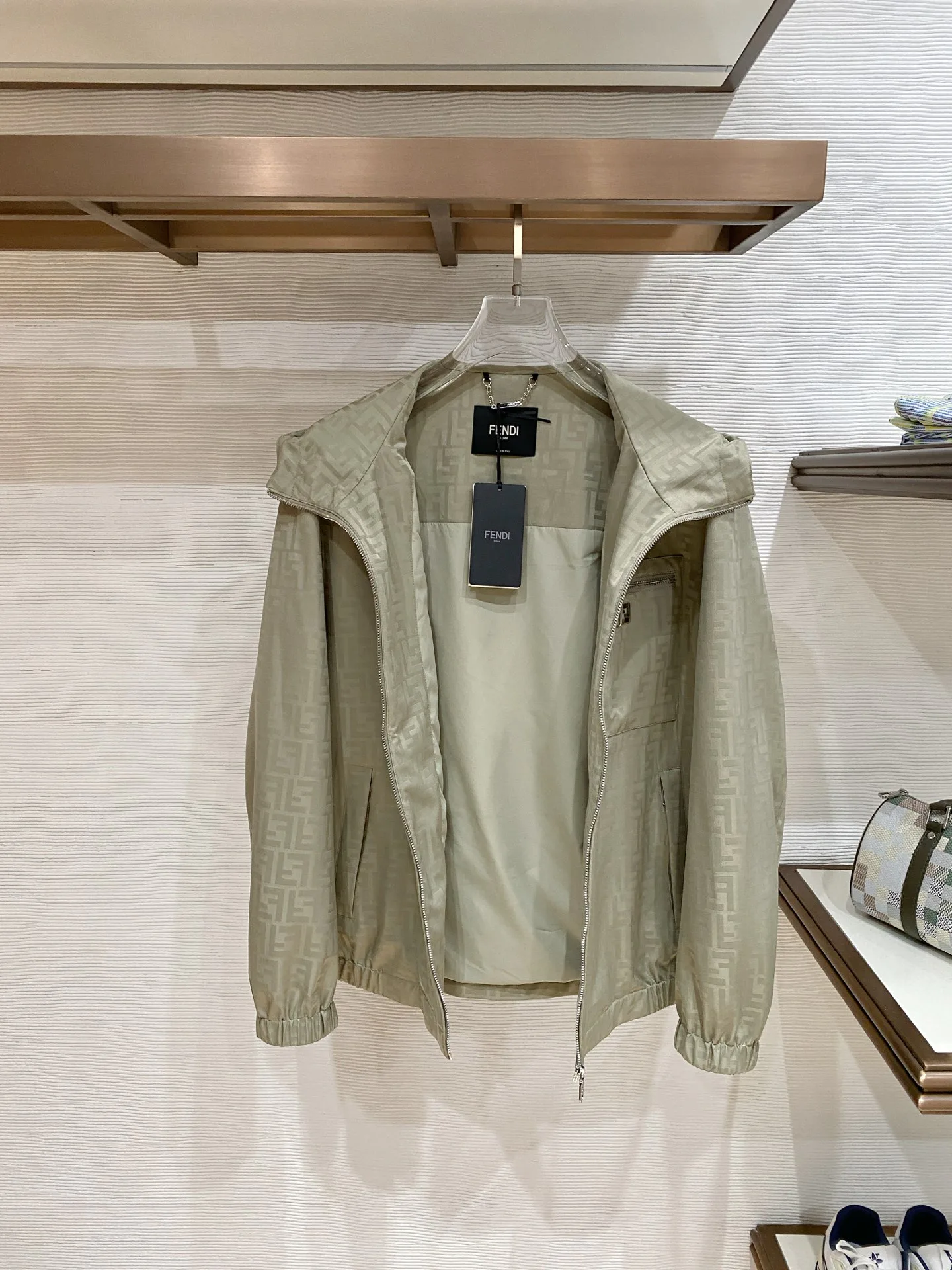 Куртки И Пуховики Мужские Fendi 10271908