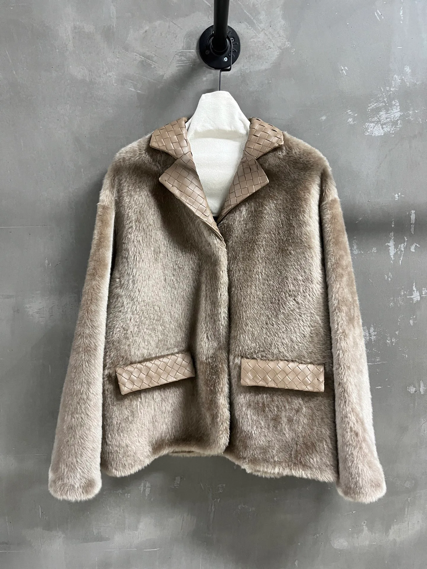 Кожаные Куртки И Дублёнки Женские Bottega Veneta 18226804