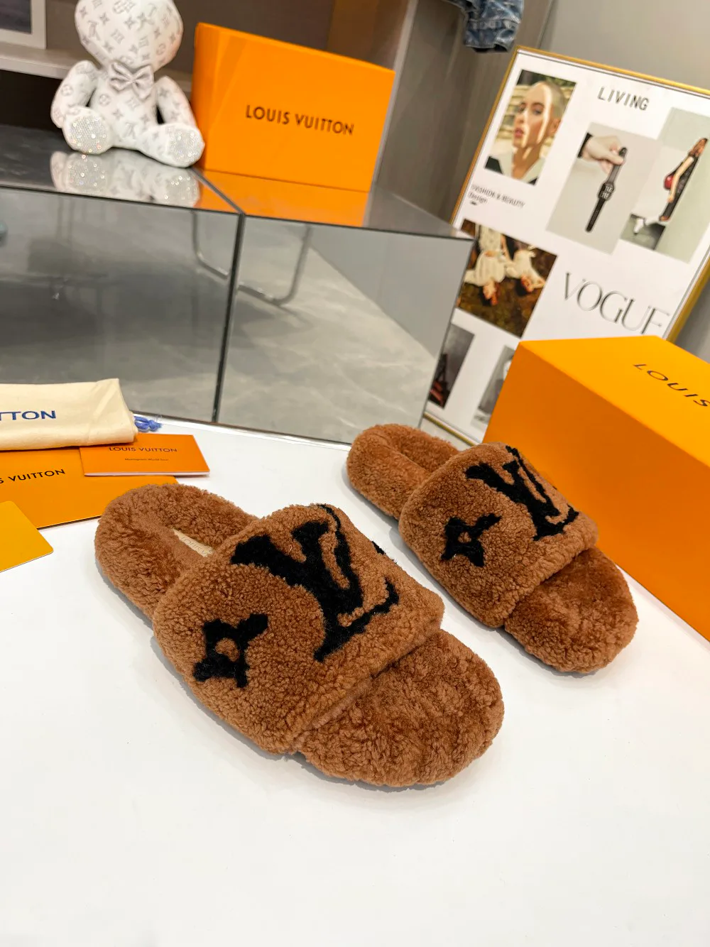 Тапочки Женские Louis Vuitton 18366830