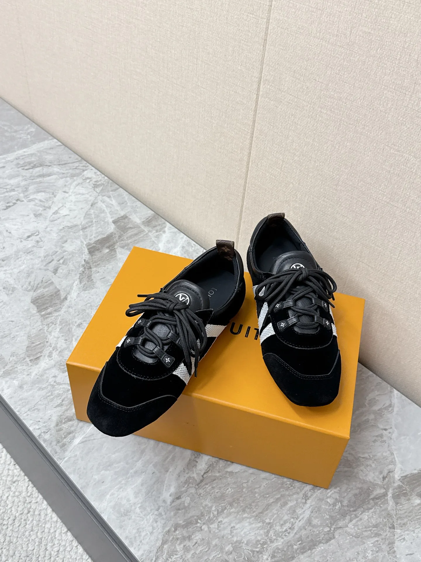 Кроссовки Женские Louis Vuitton 2625307