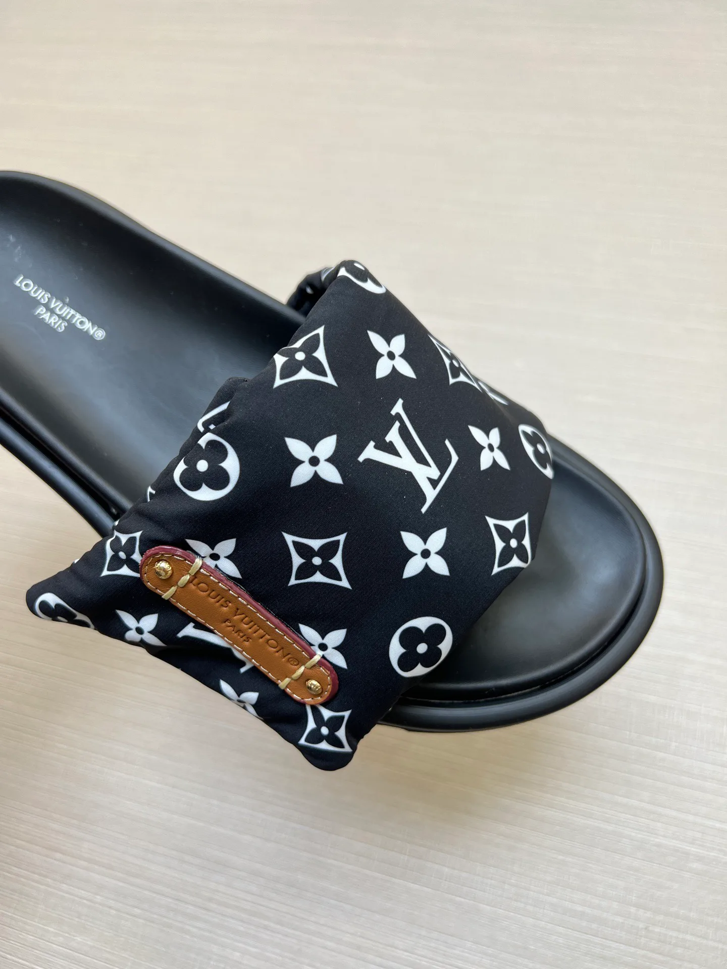 Шлепанцы Женские Louis Vuitton 9801566