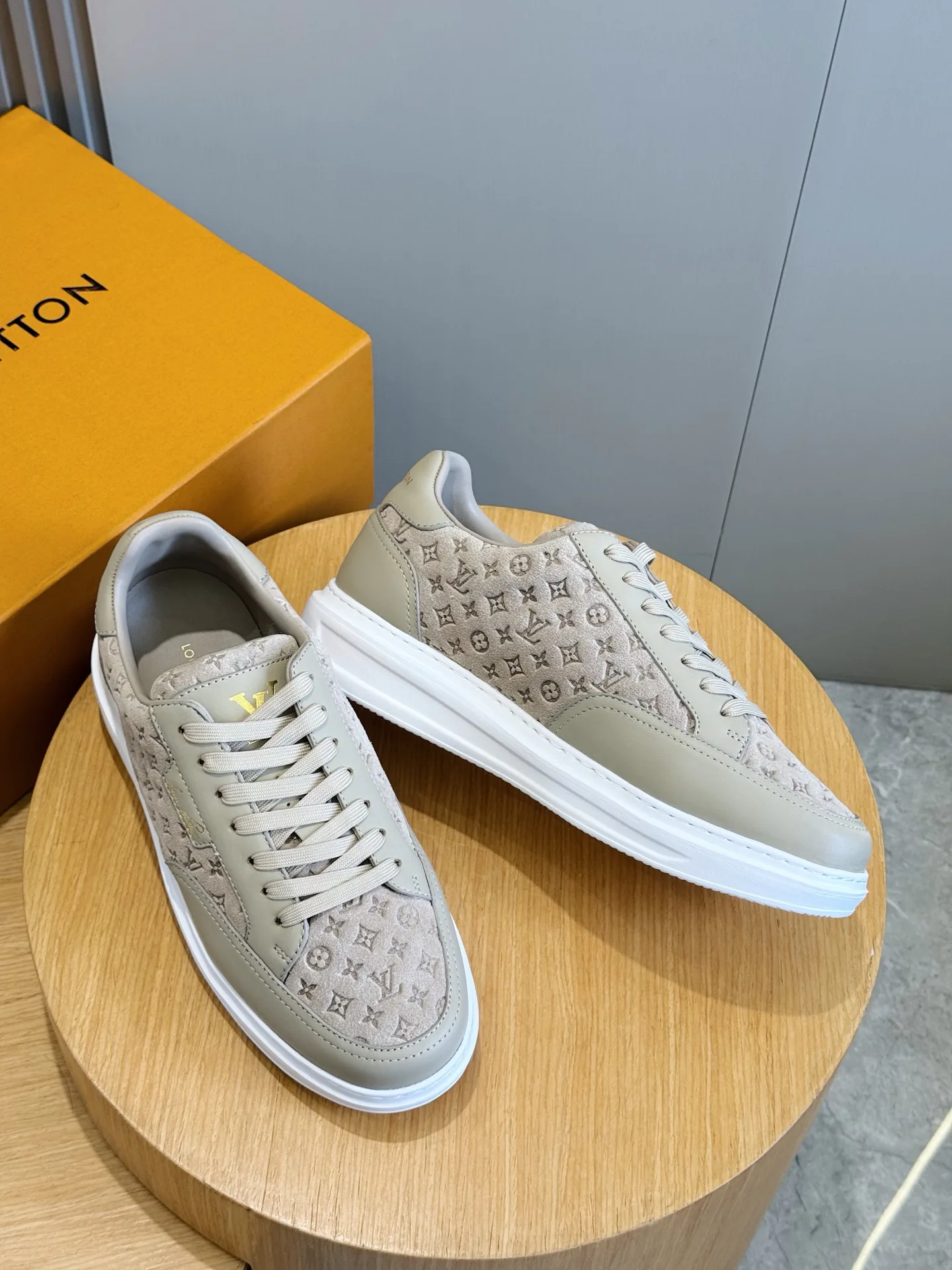 Кроссовки Мужские Louis Vuitton 19678382