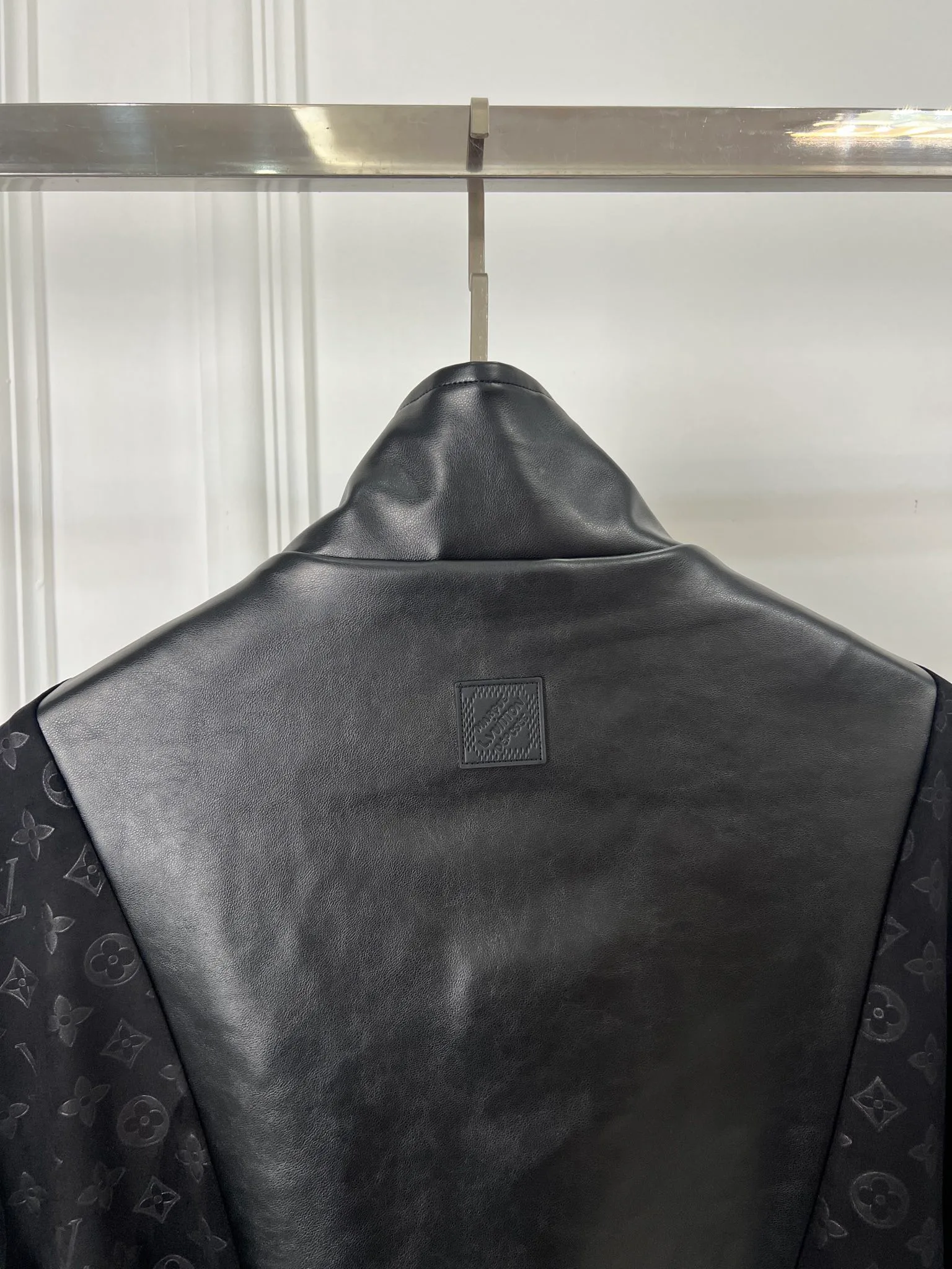 Кожаные Куртки И Дублёнки Женские Louis Vuitton 12842430