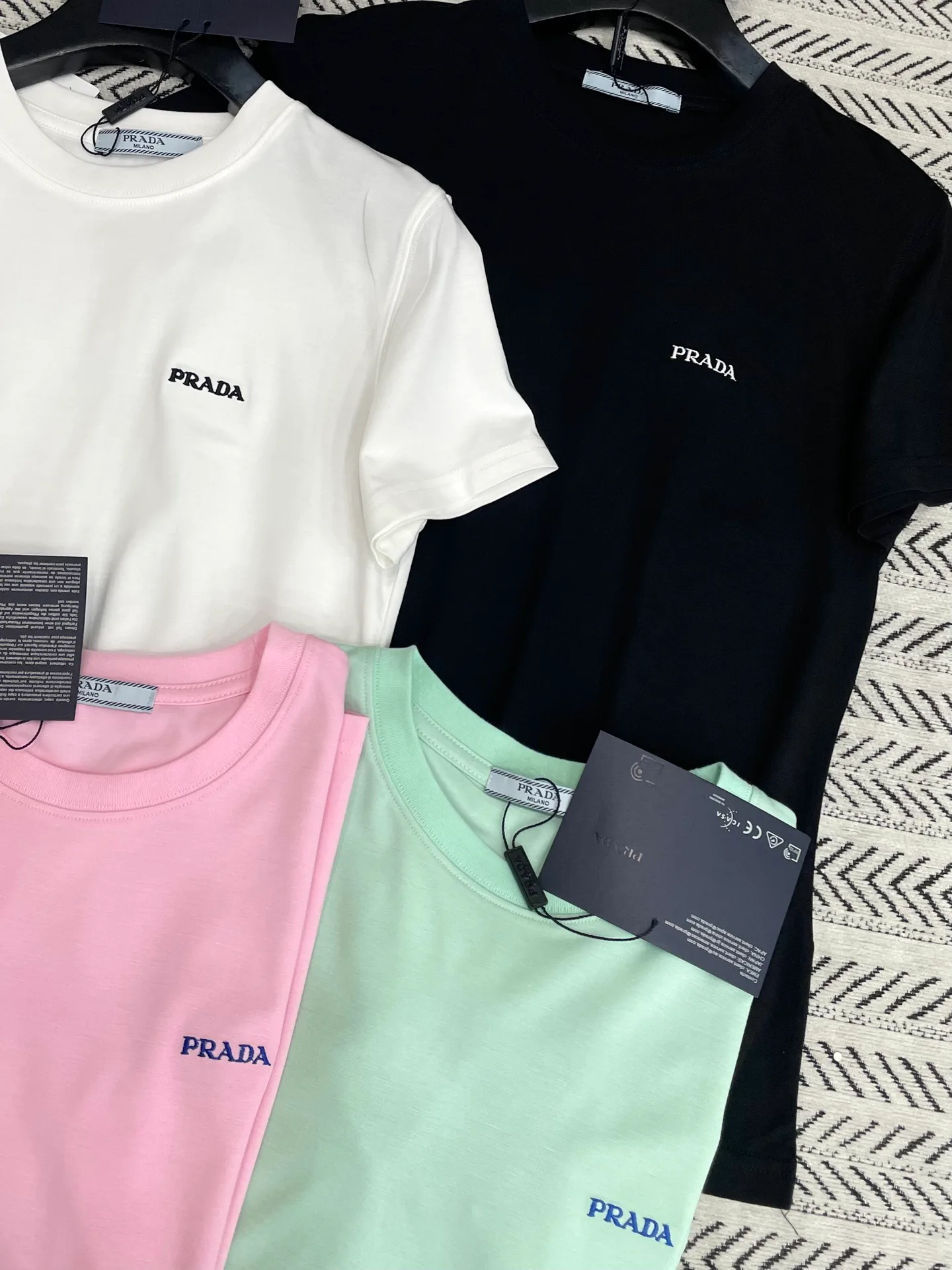 Футболки Женские Prada 13121927