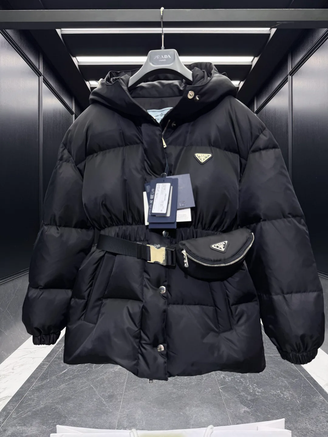 Куртки И Пуховики Женские Prada 17912487