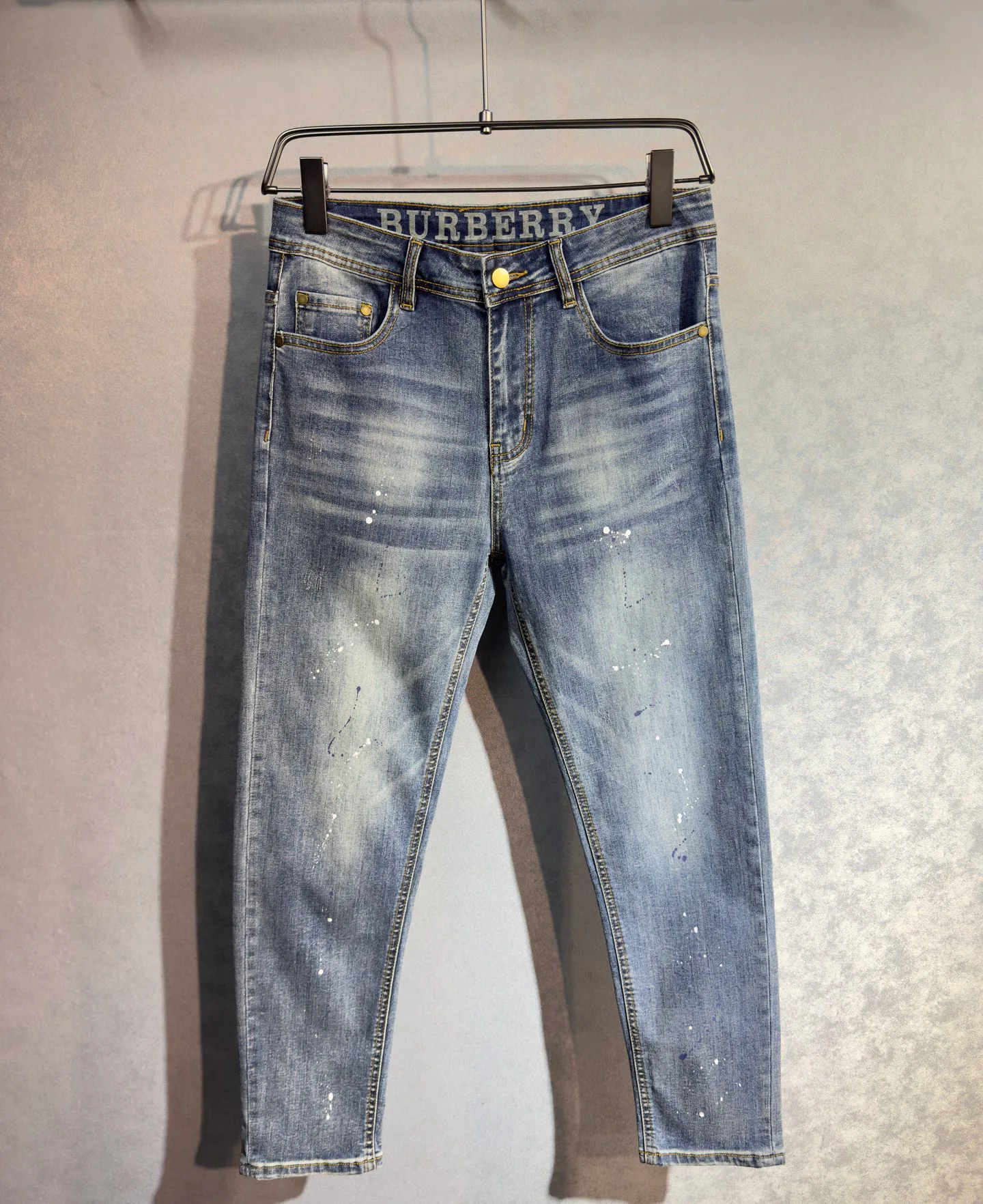 Джинсы Мужские Burberry 18098396