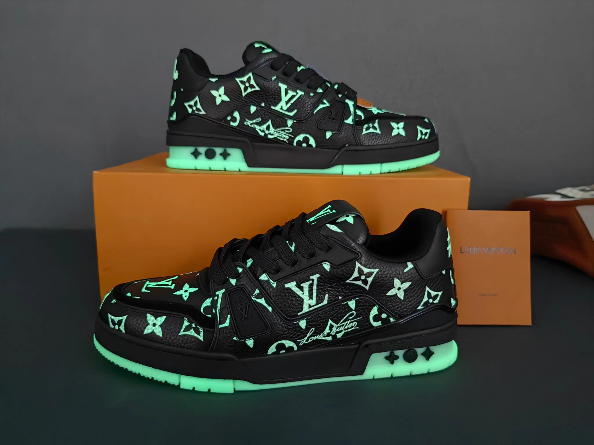 Кроссовки Женские Louis Vuitton 17725114