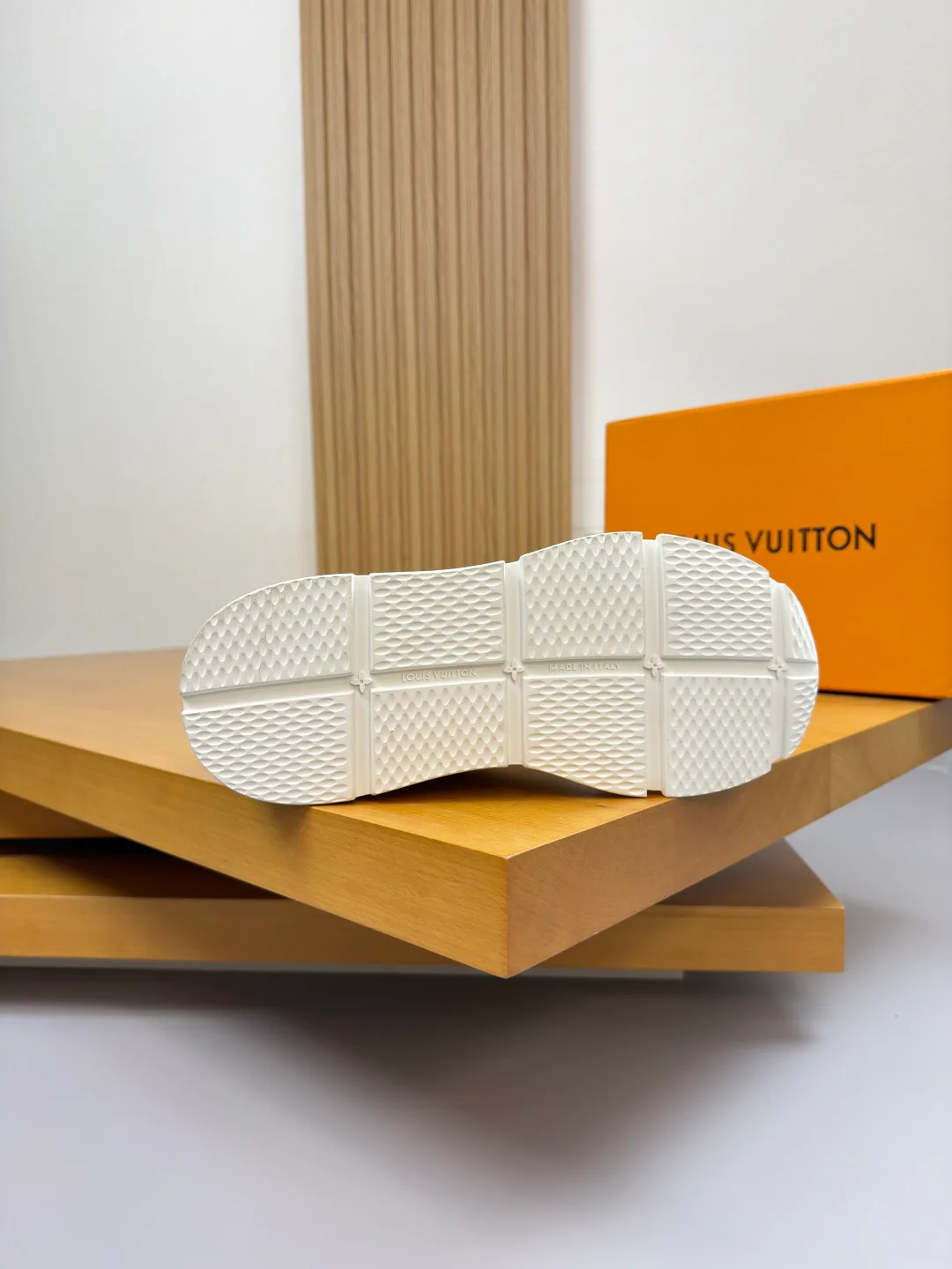 Кроссовки Женские Louis Vuitton 2652650