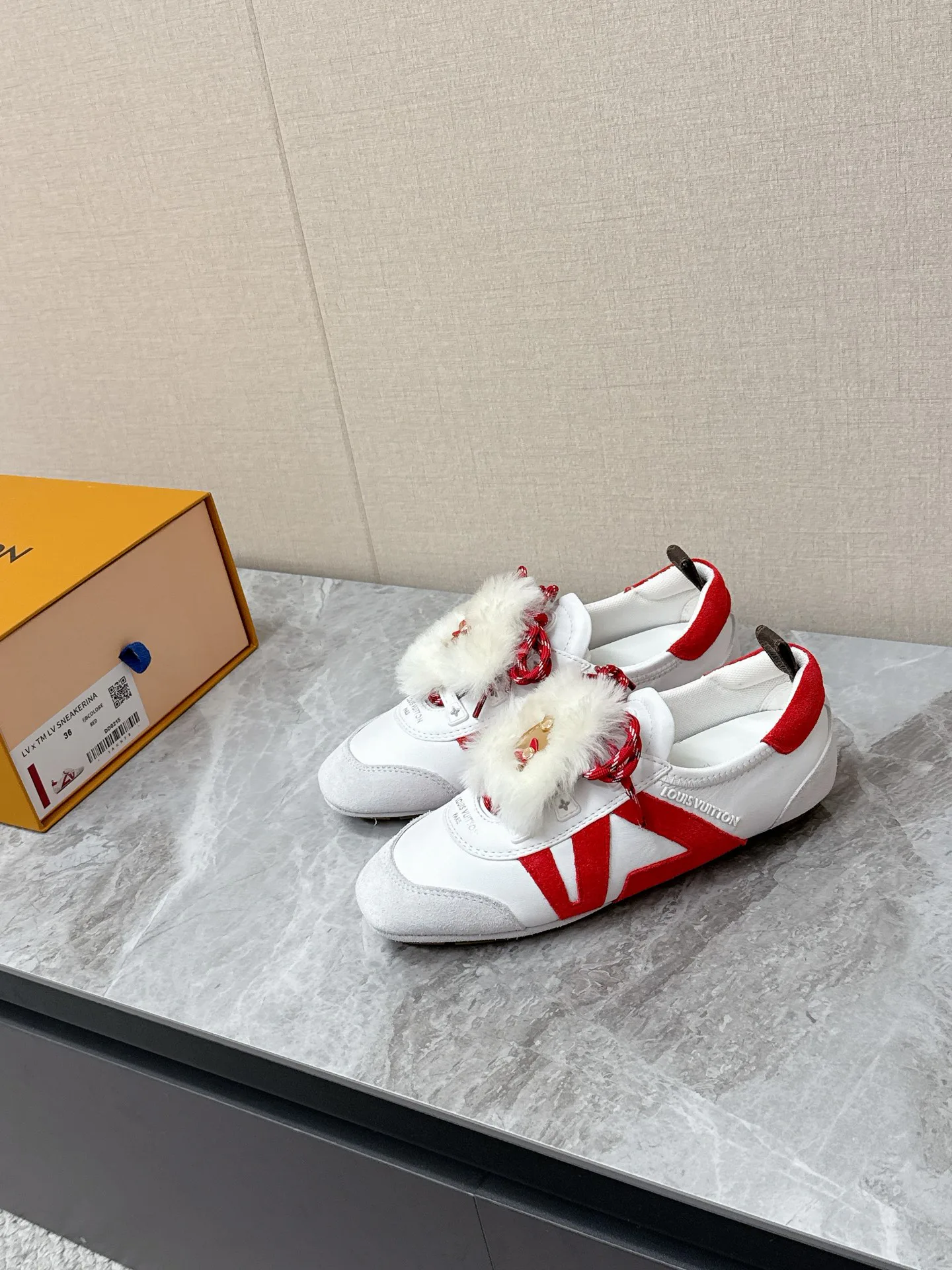 Кроссовки Женские Louis Vuitton 2625299