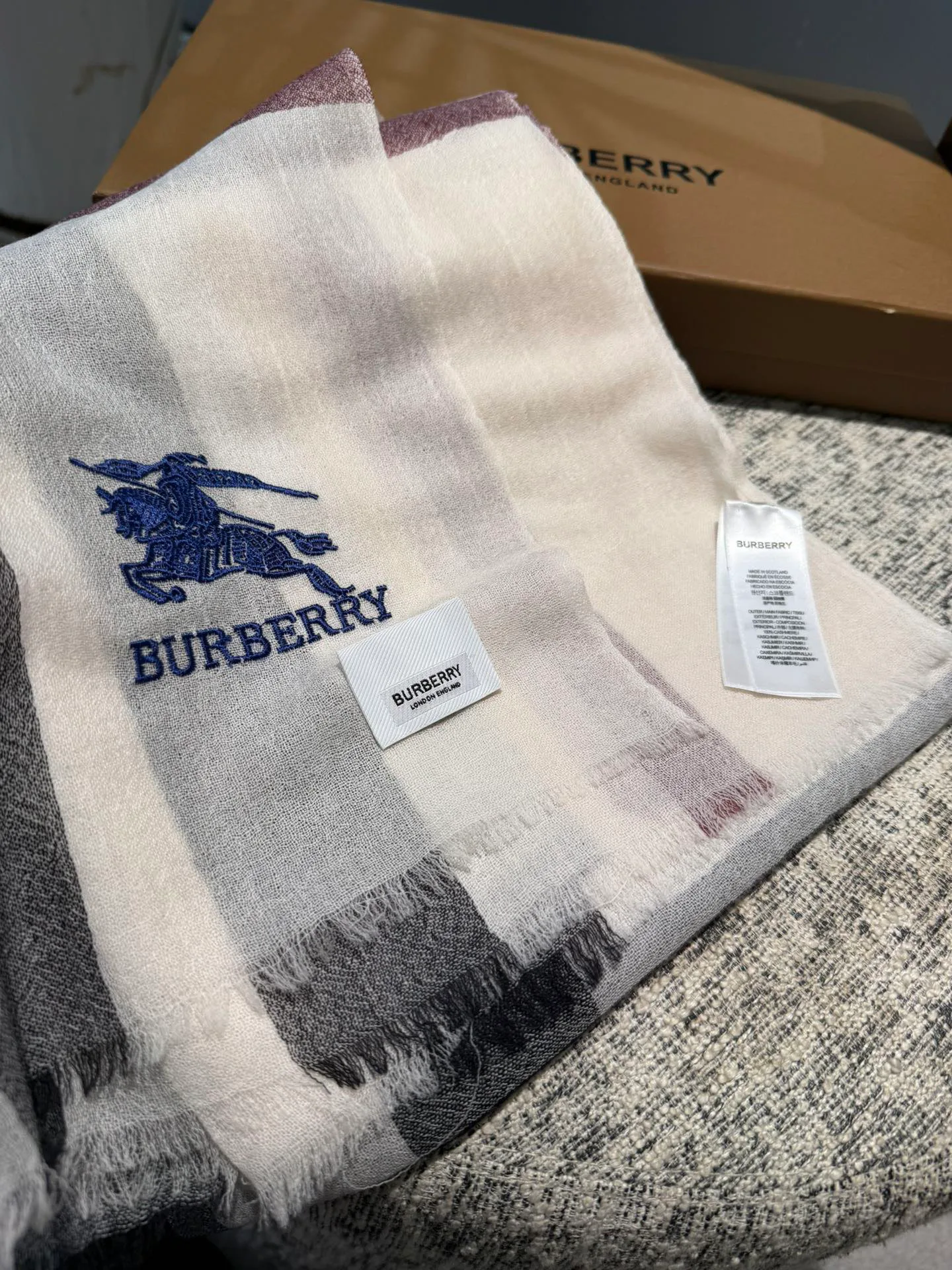 Шарфы Burberry 18222429