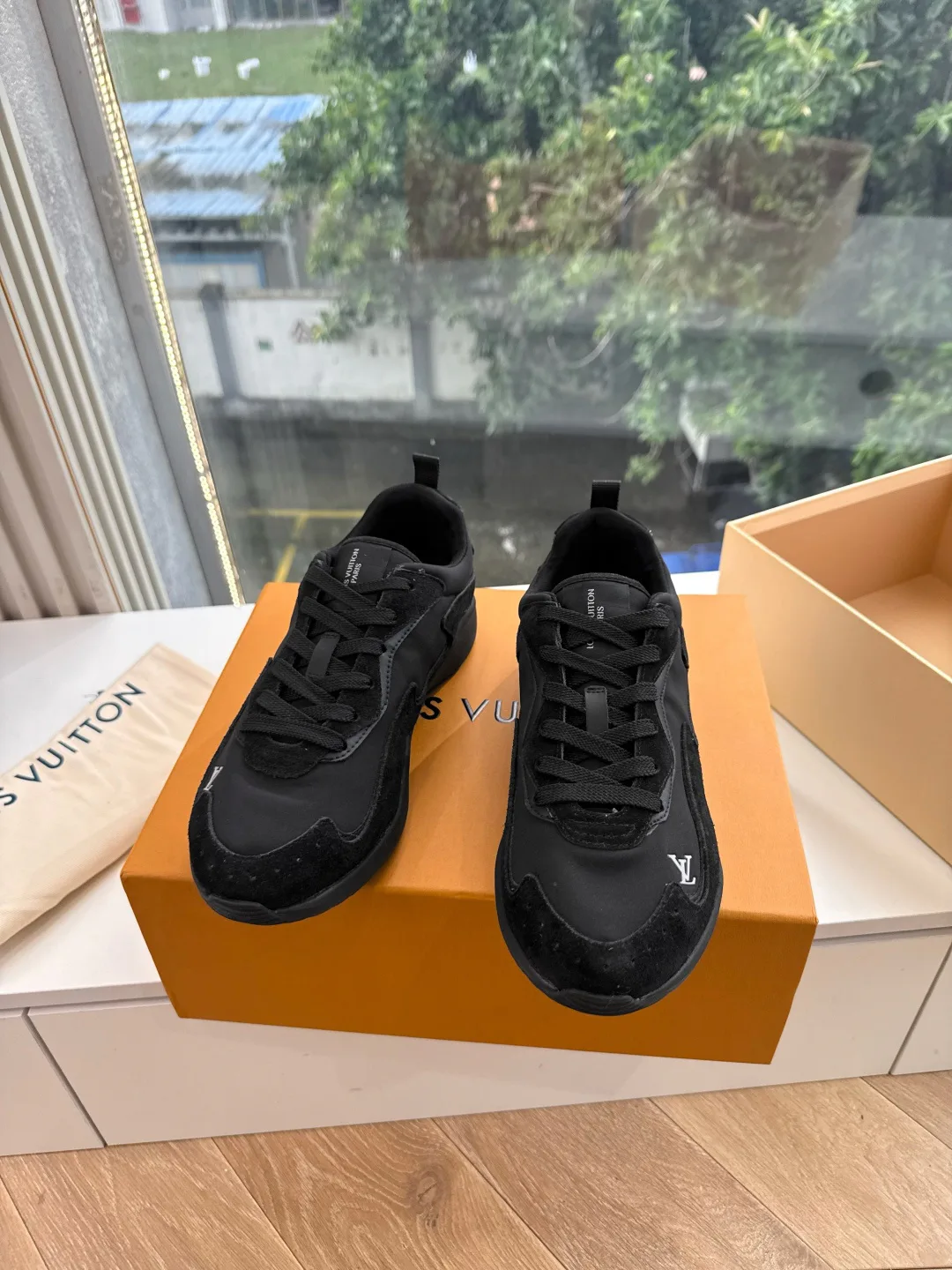 Кроссовки Женские Louis Vuitton 18053501