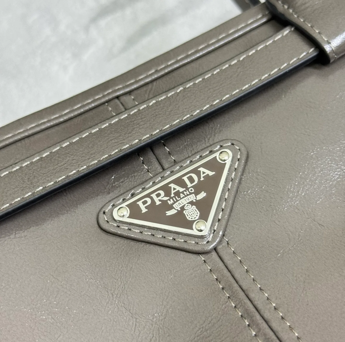 Классические Сумки Женские Prada 11462568