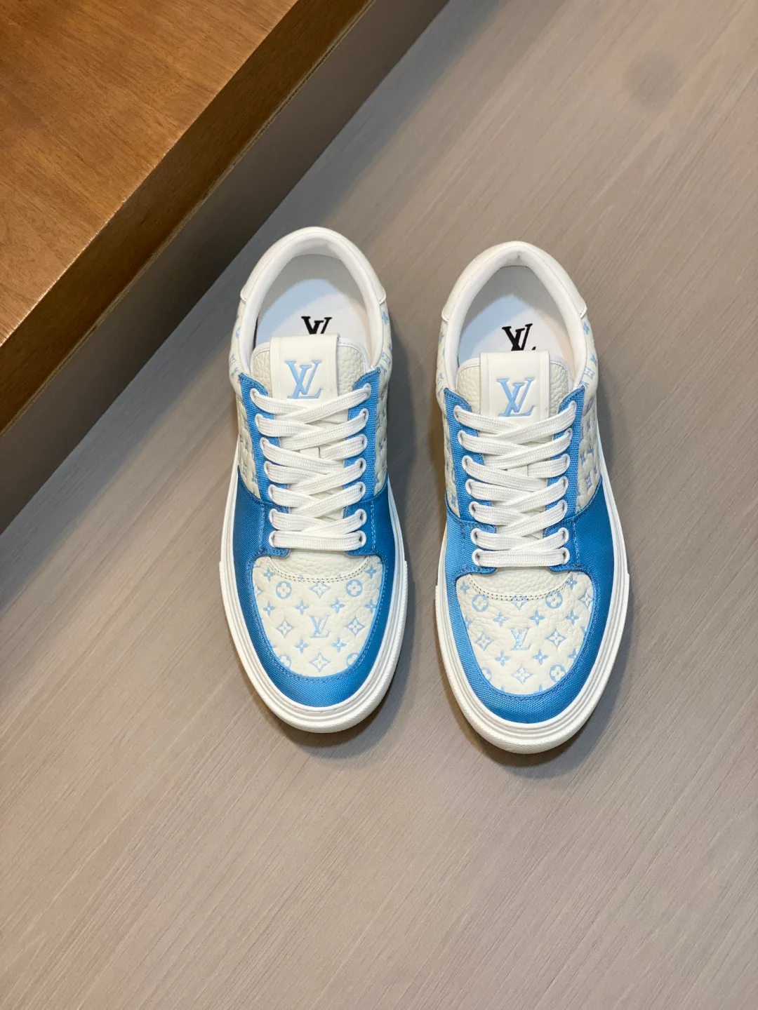 Кроссовки Мужские Louis Vuitton 18078963