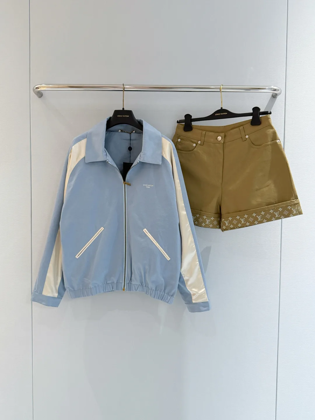 Куртки И Пуховики Женские Louis Vuitton 17218081