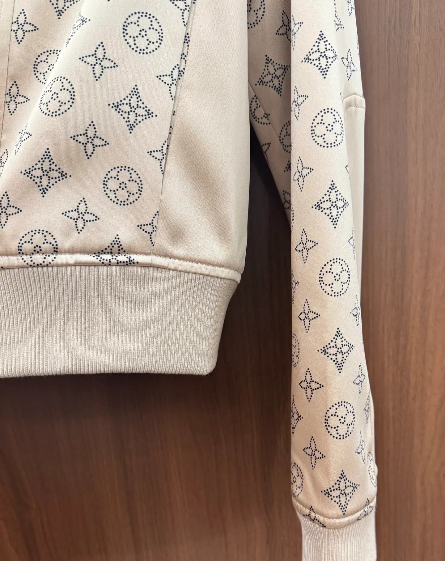 Куртки И Пуховики Женские Louis Vuitton 18478302