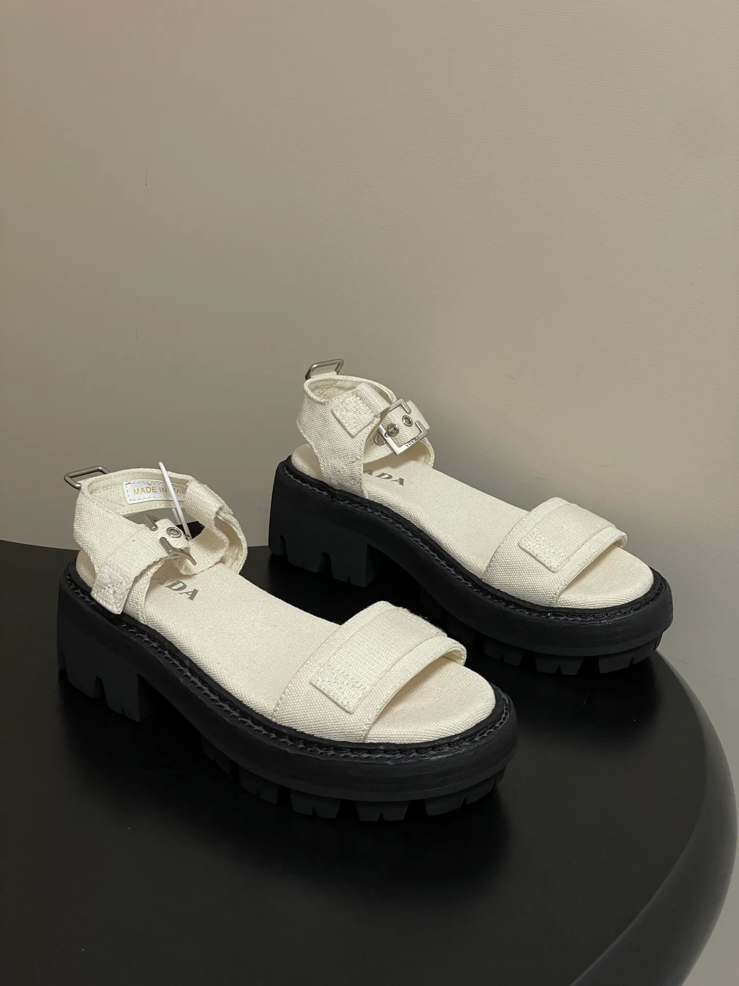 Босоножки Женские Prada 10993975